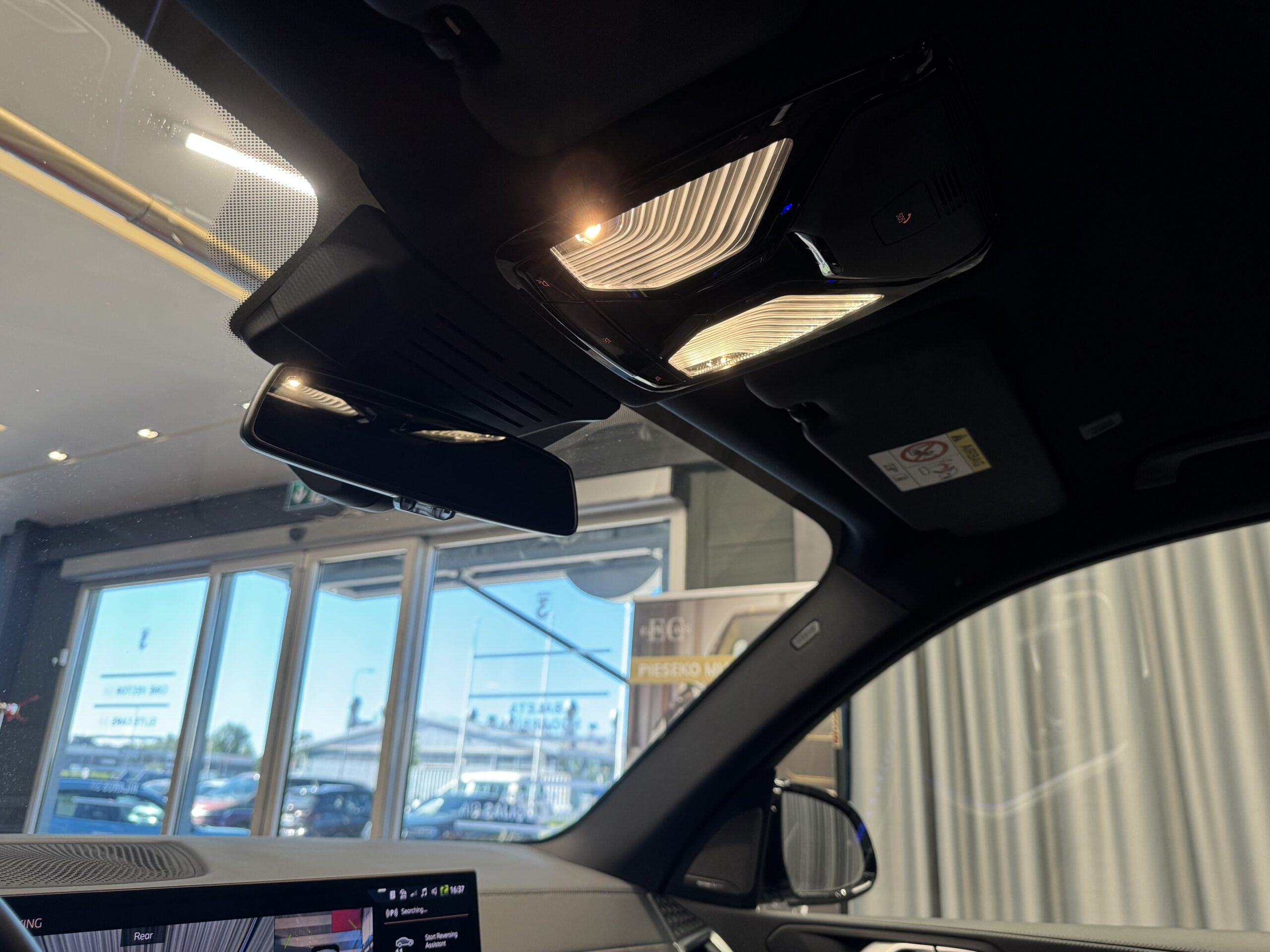 Car image 32