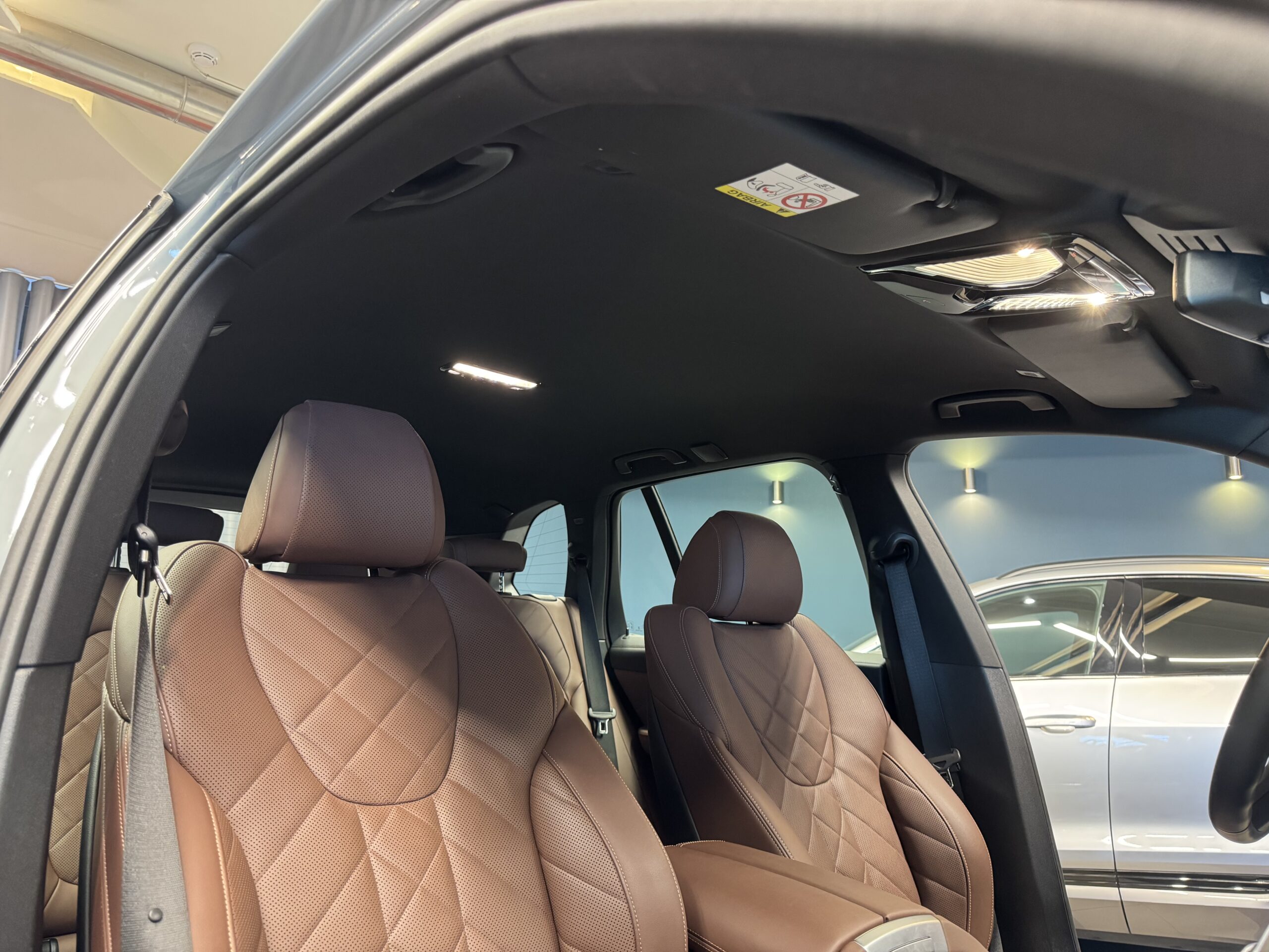 Car image 23