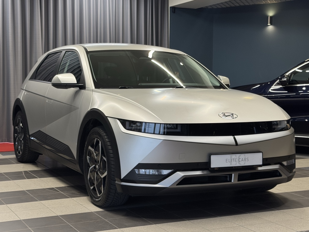 Car image 2