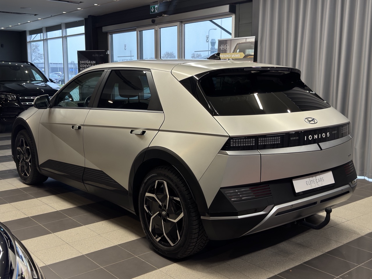 Car image 5