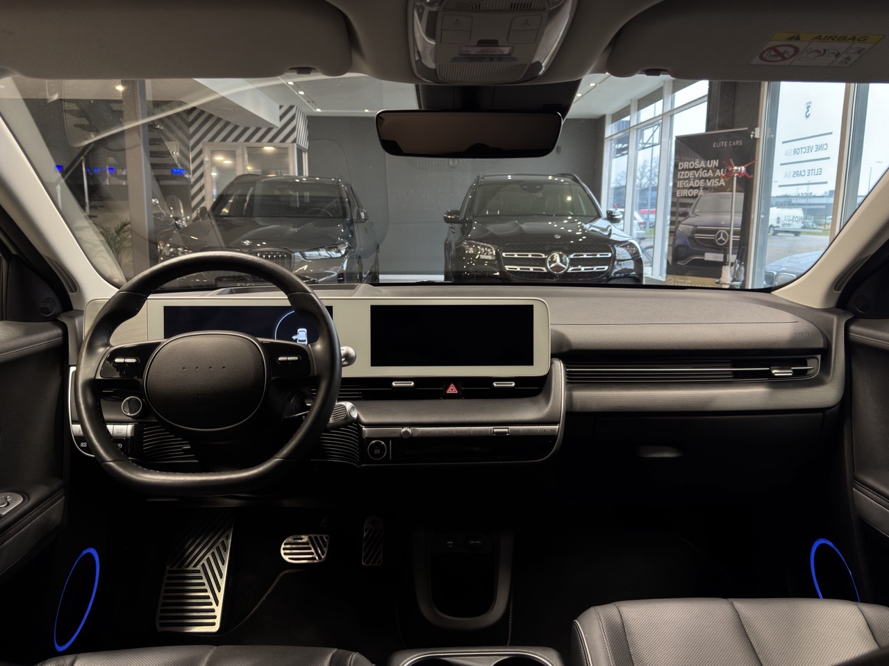 Car image 16