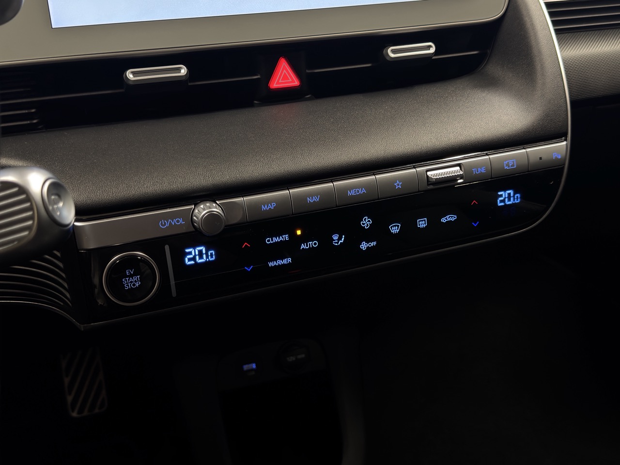 Car image 23