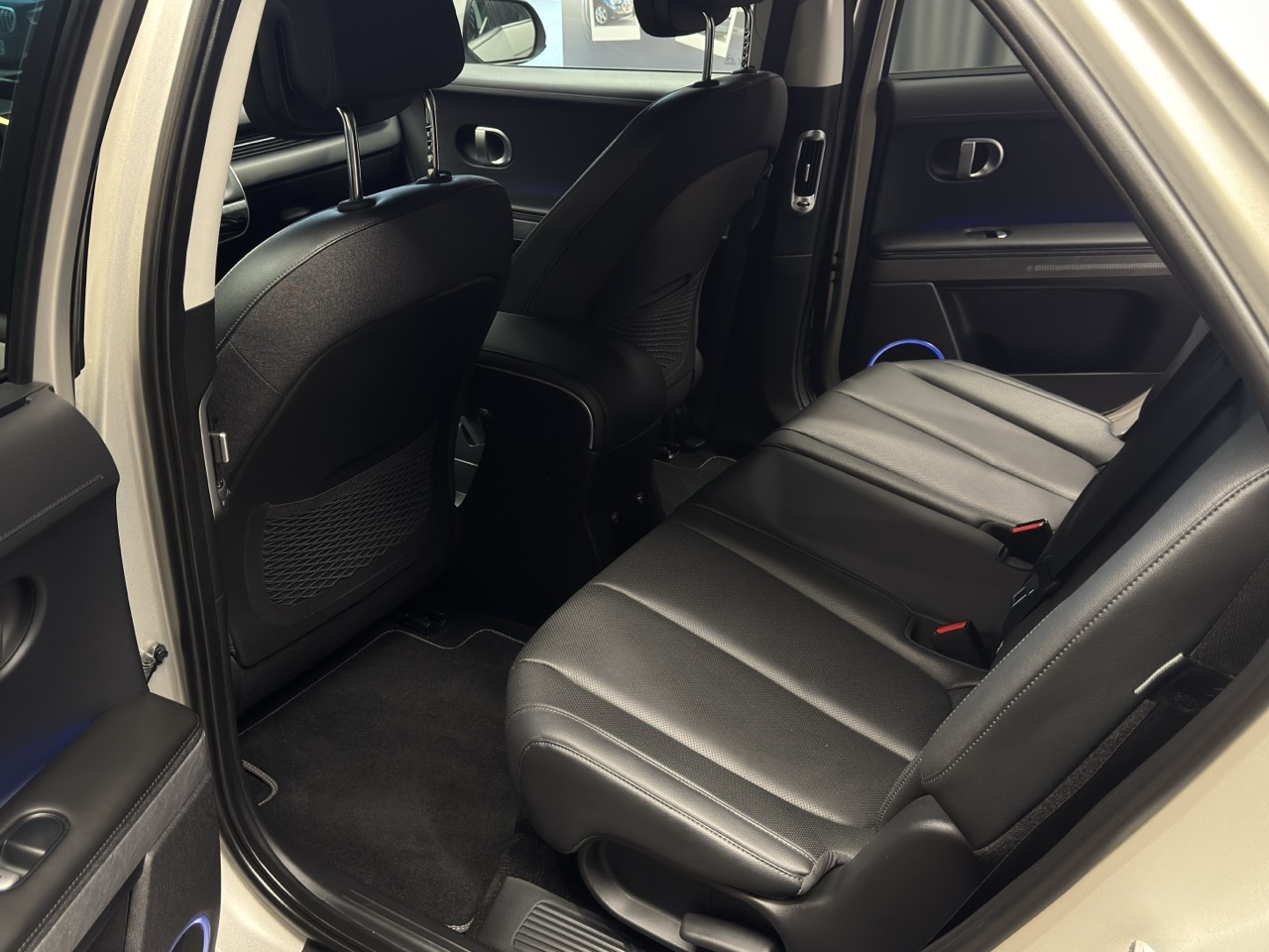 Car image 29