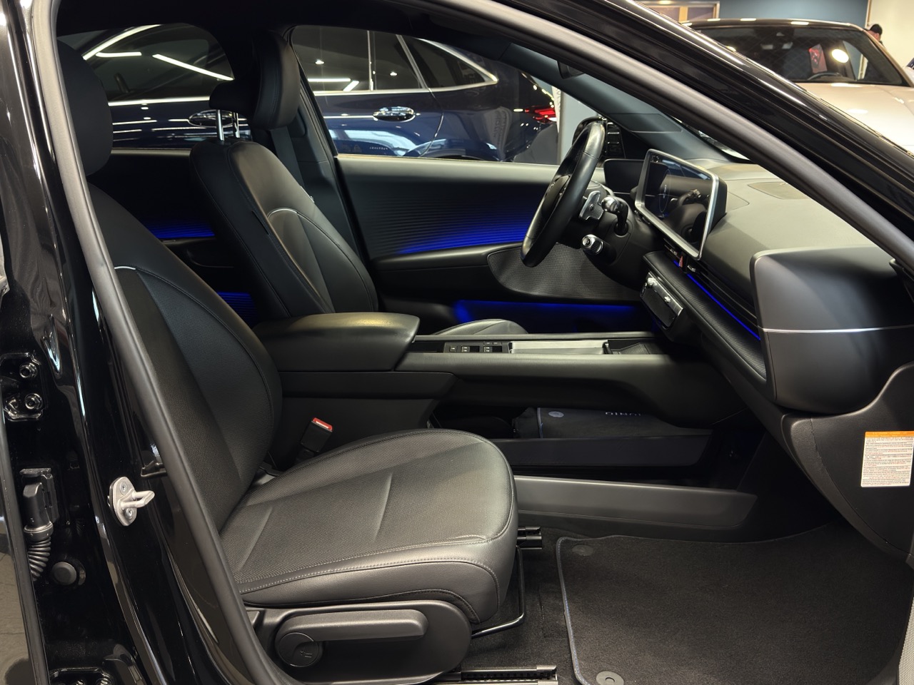 Car image 11