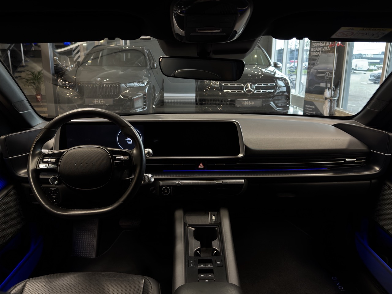 Car image 12