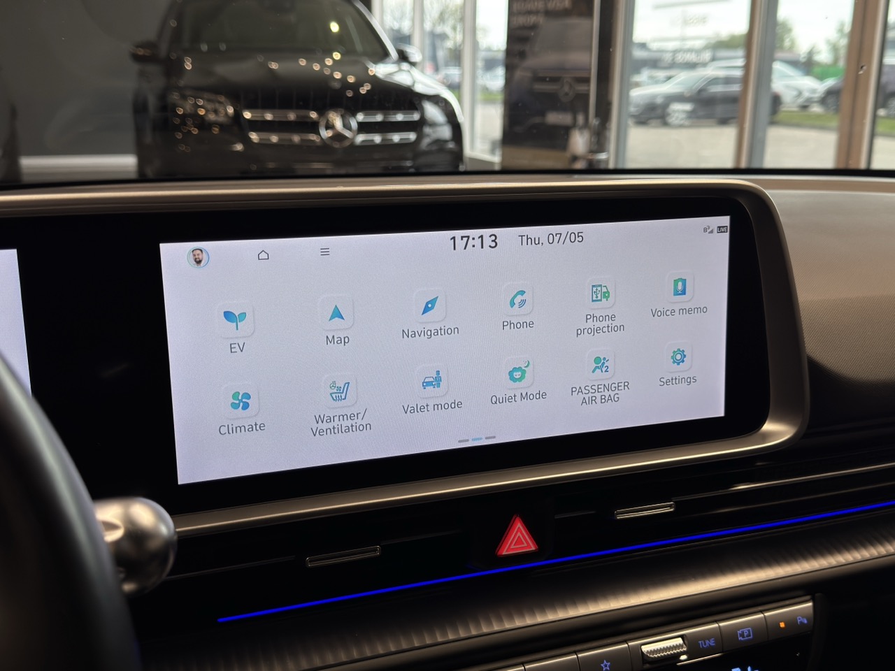 Car image 16