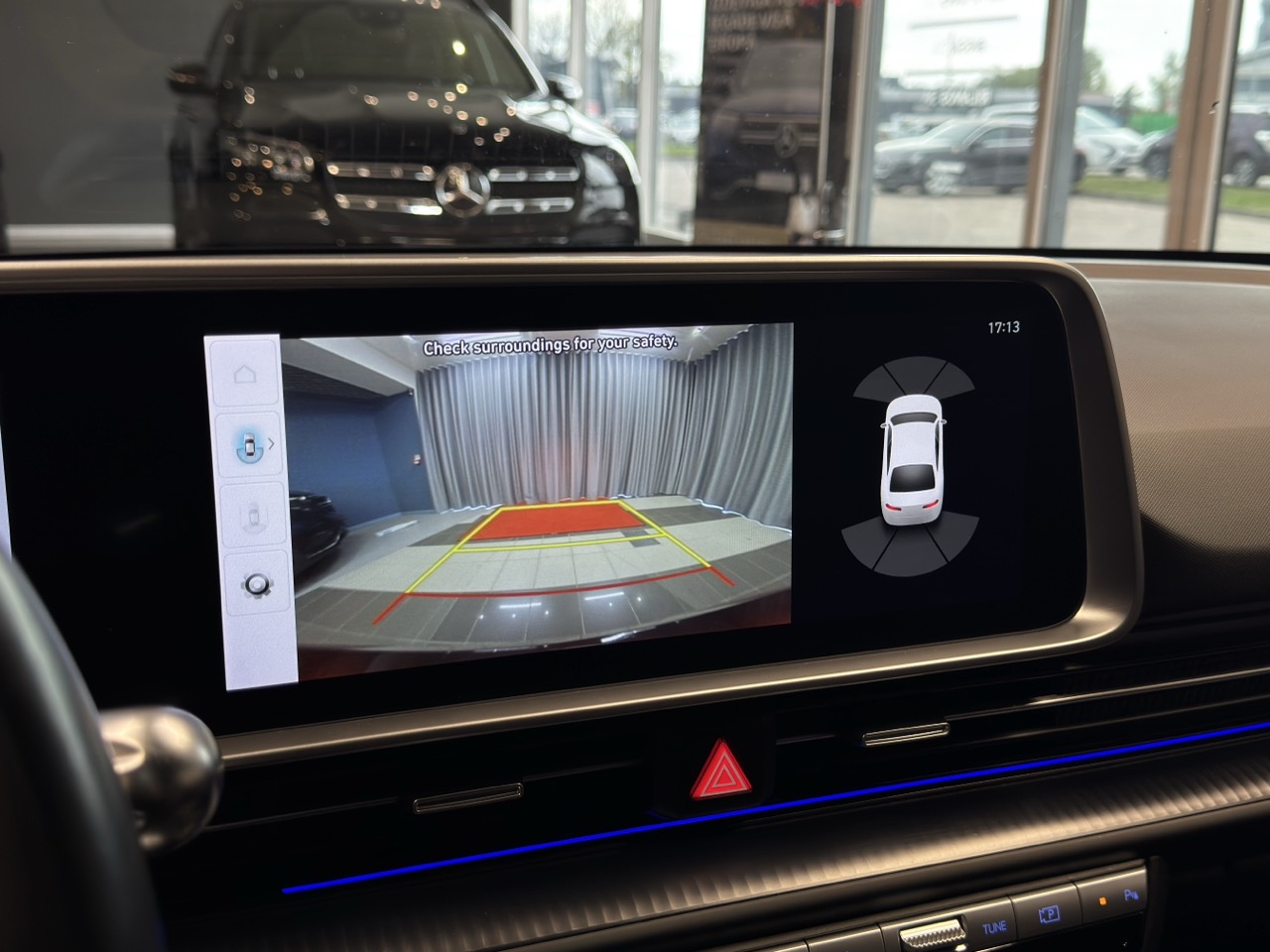 Car image 17
