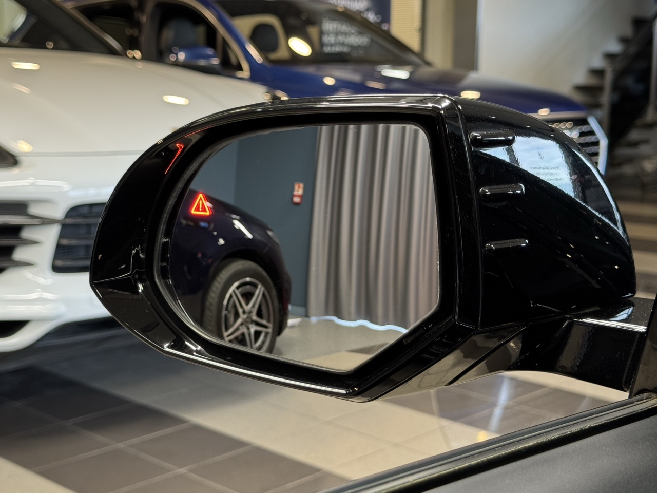 Car image 24