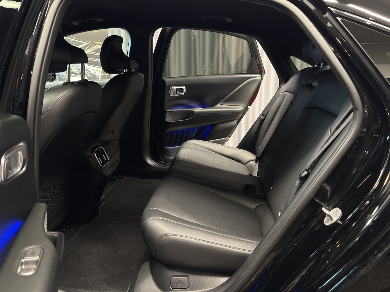 Car image 27