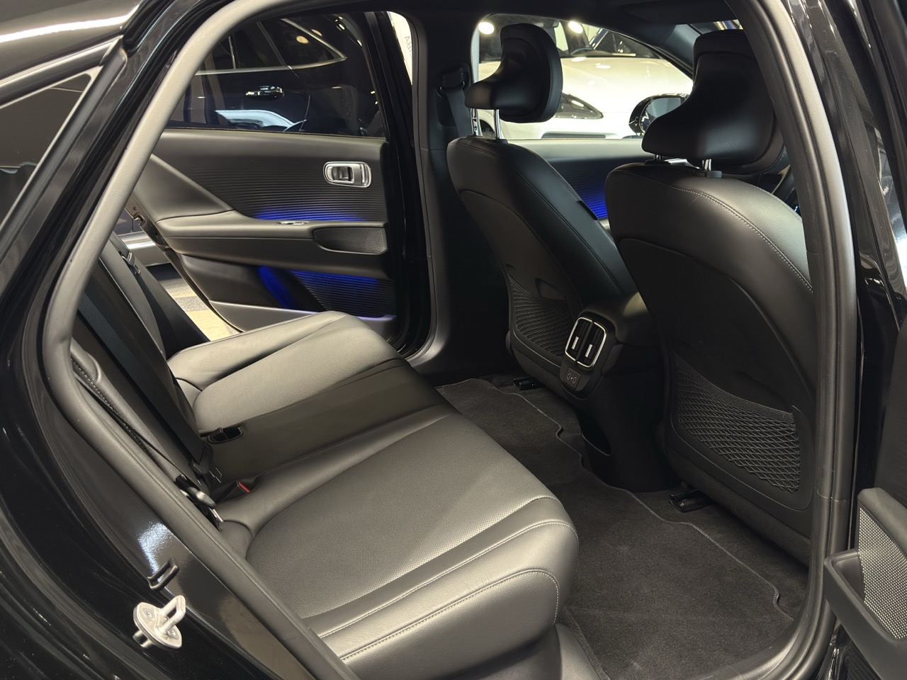 Car image 29