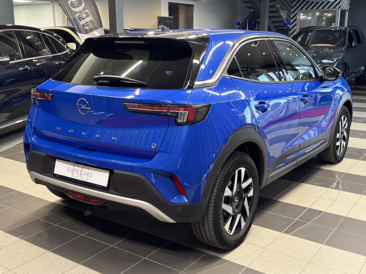 Car image 3