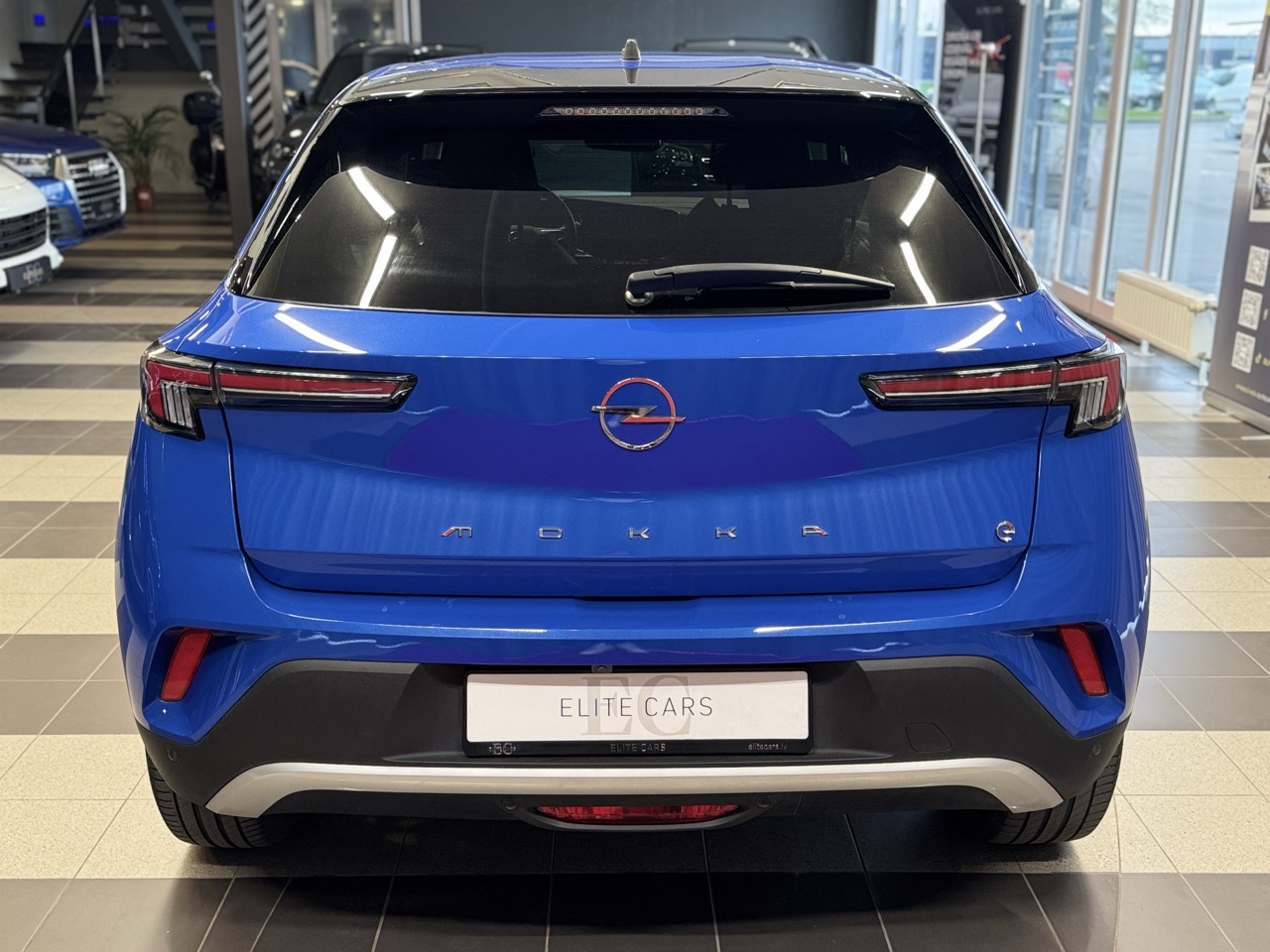Car image 4