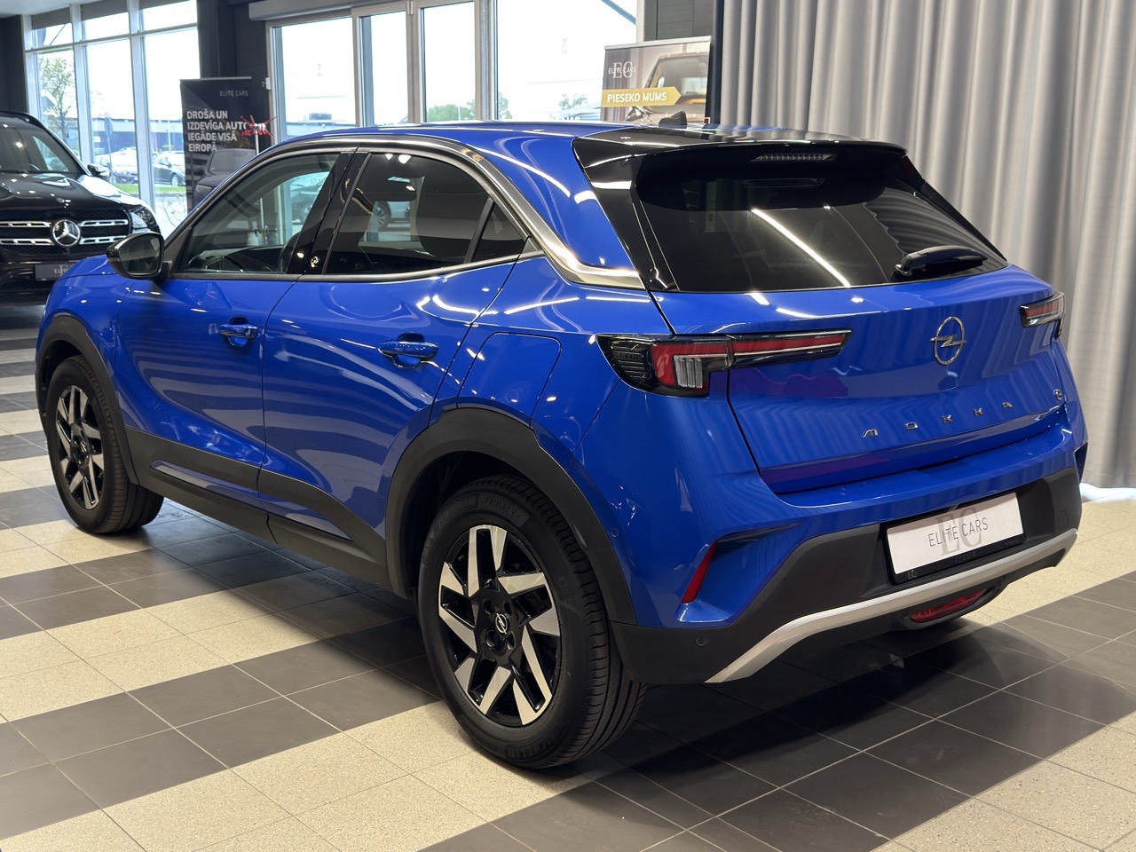 Car image 5