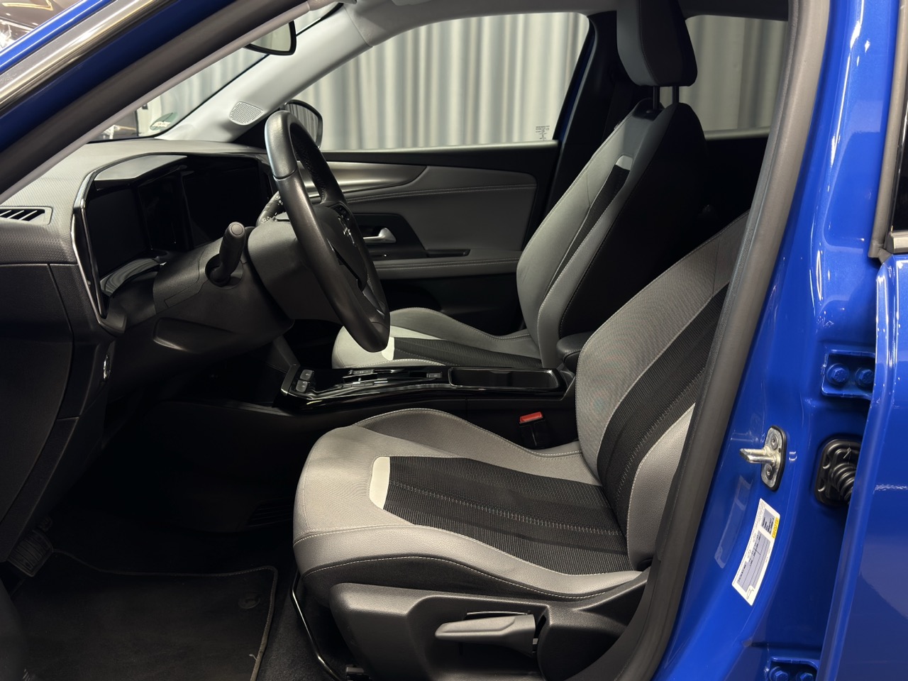 Car image 8