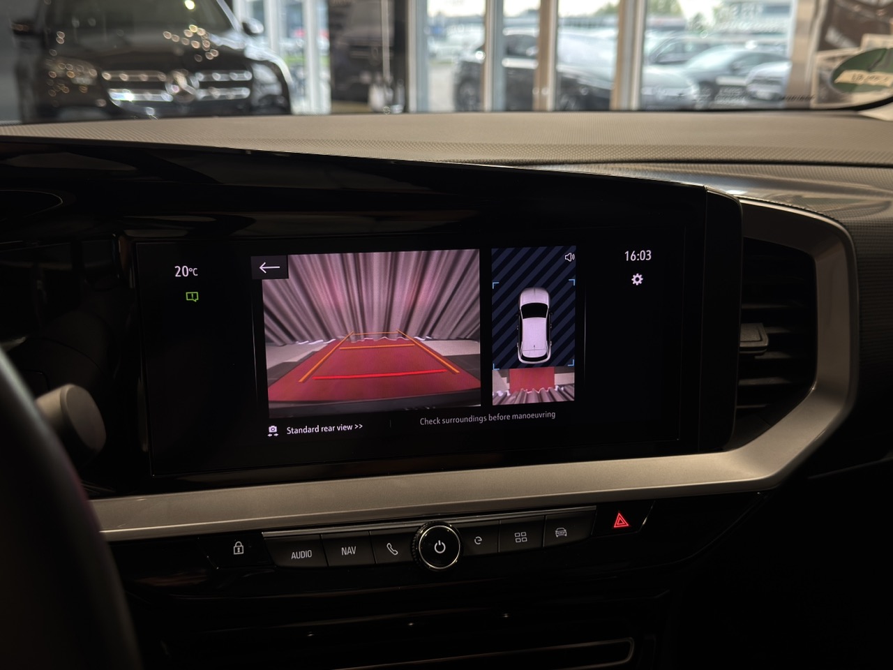 Car image 15