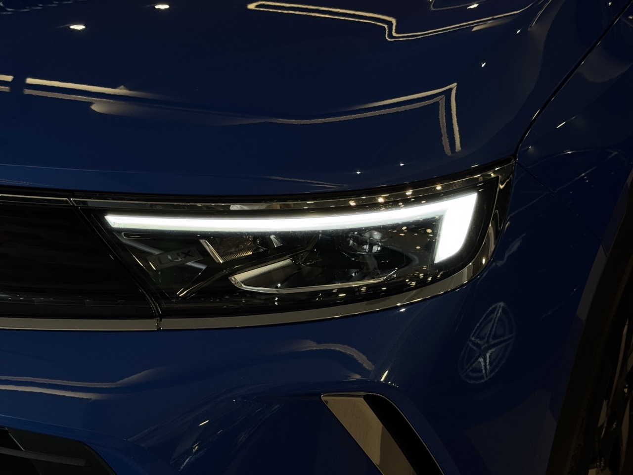 Car image 24