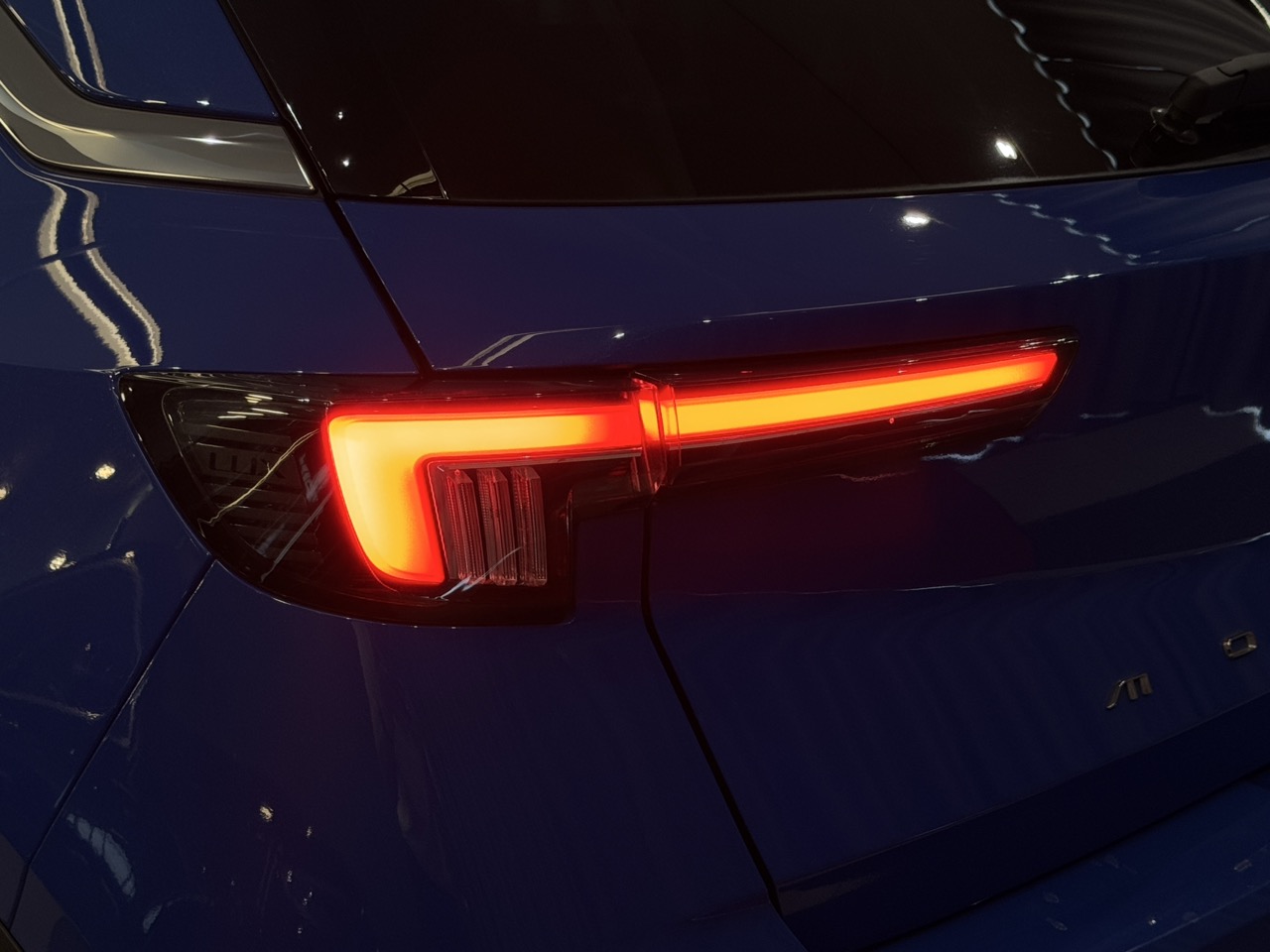 Car image 25