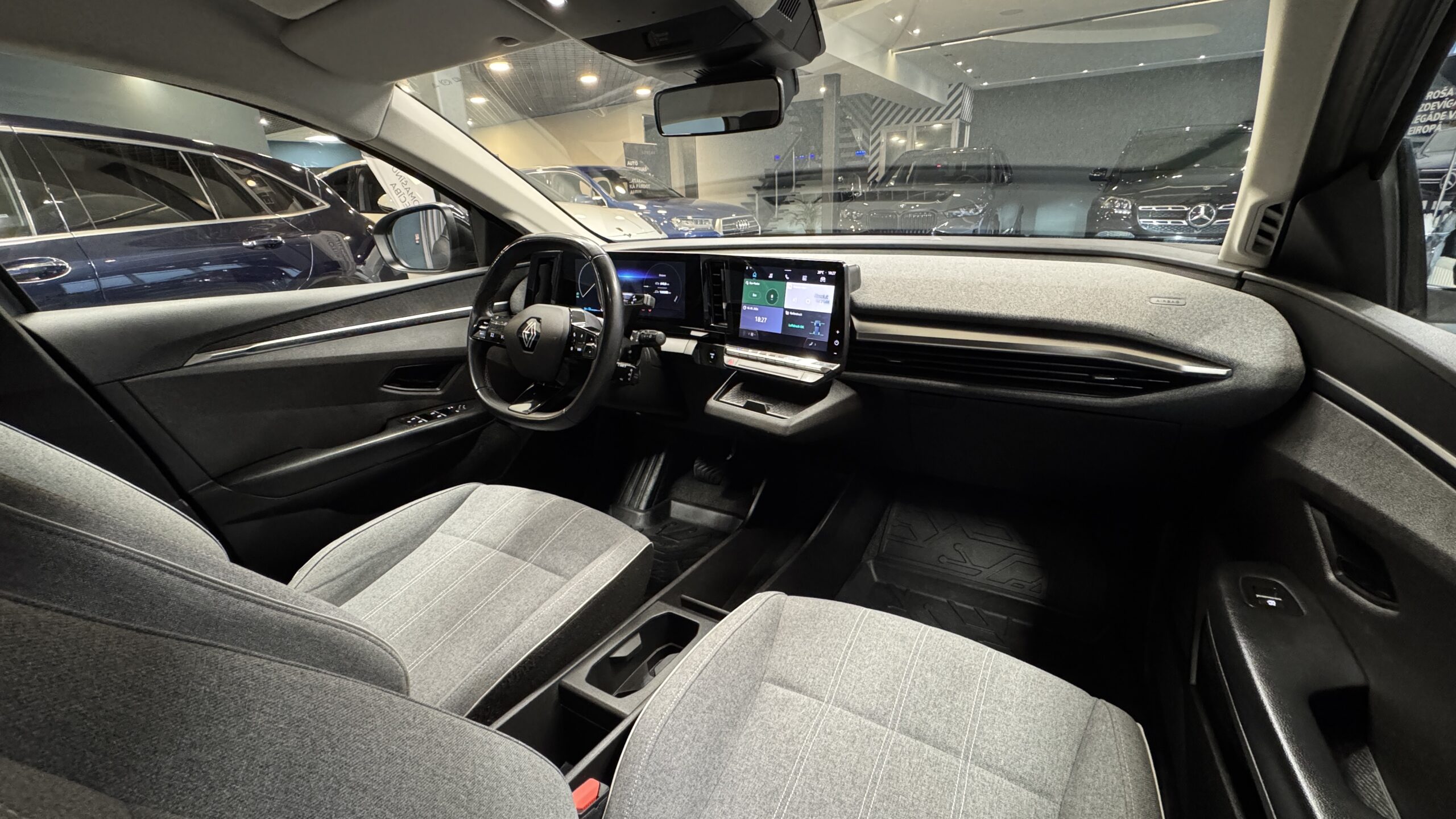 Car image 11