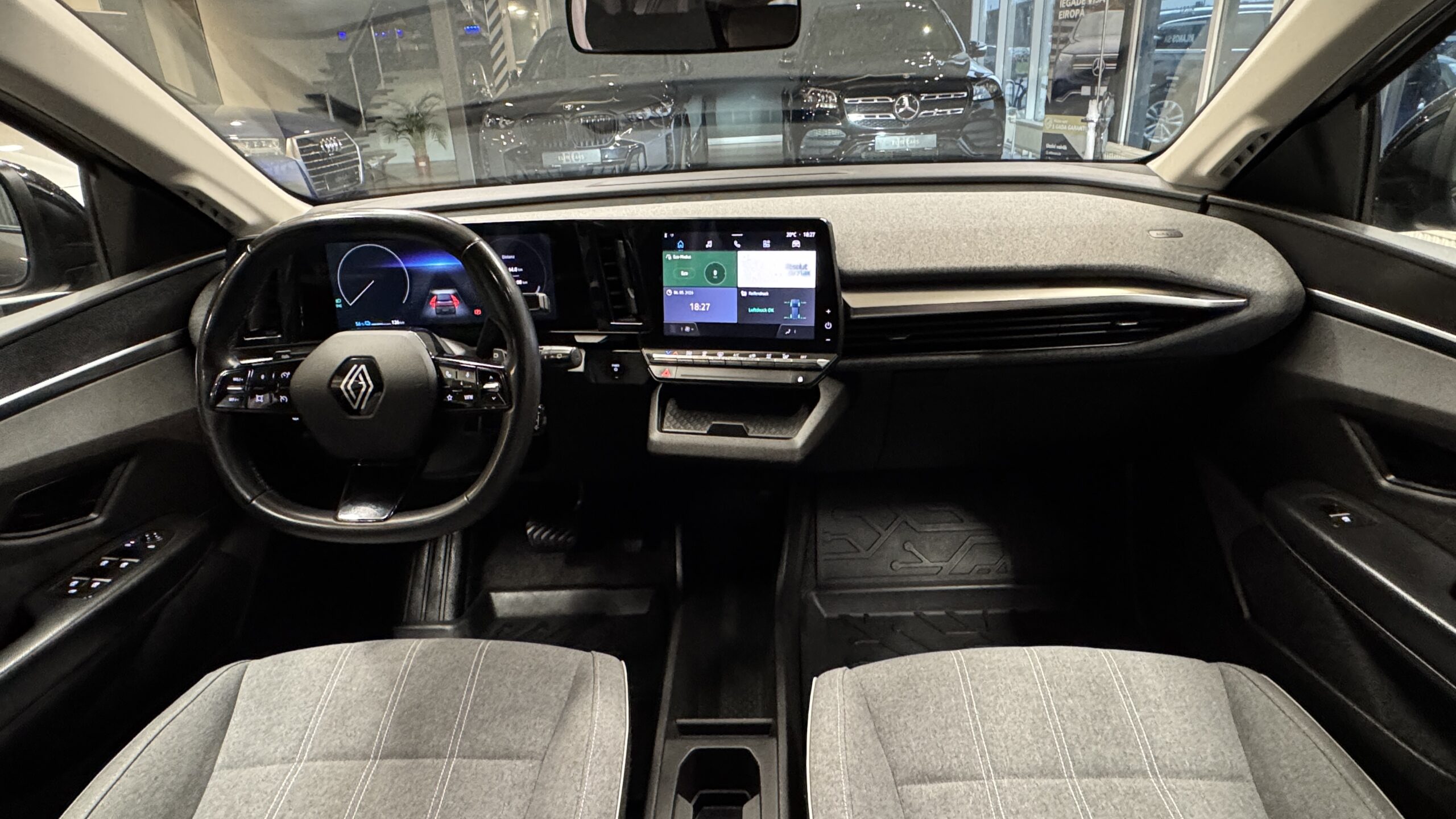 Car image 12