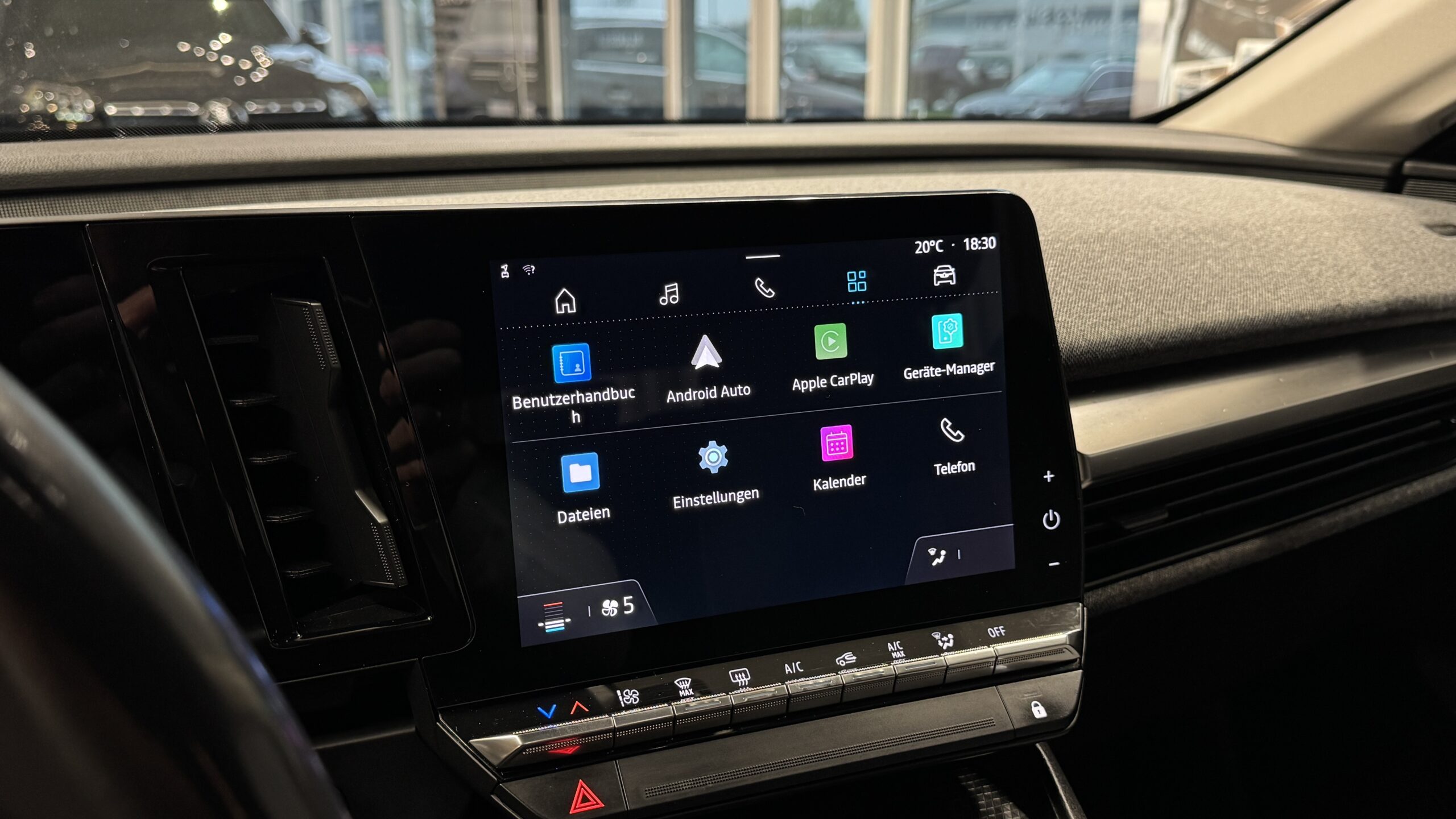 Car image 17