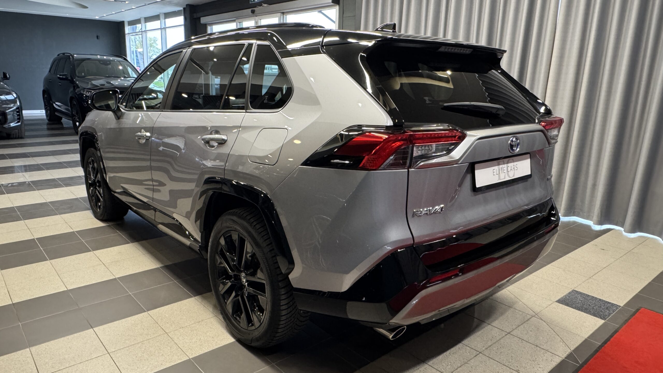 Car image 6