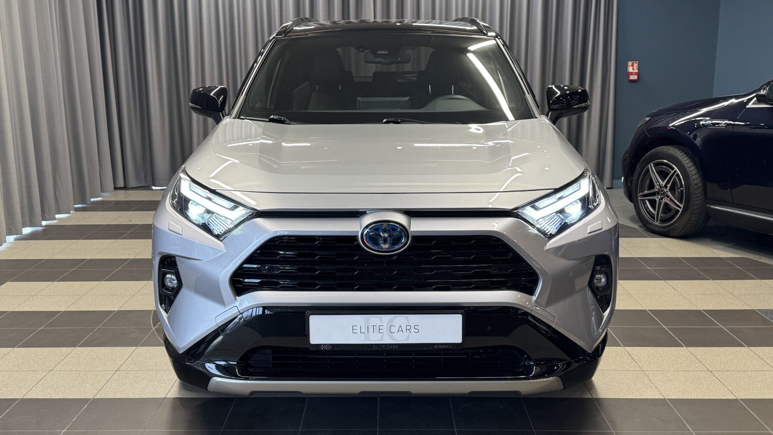 Car image 7
