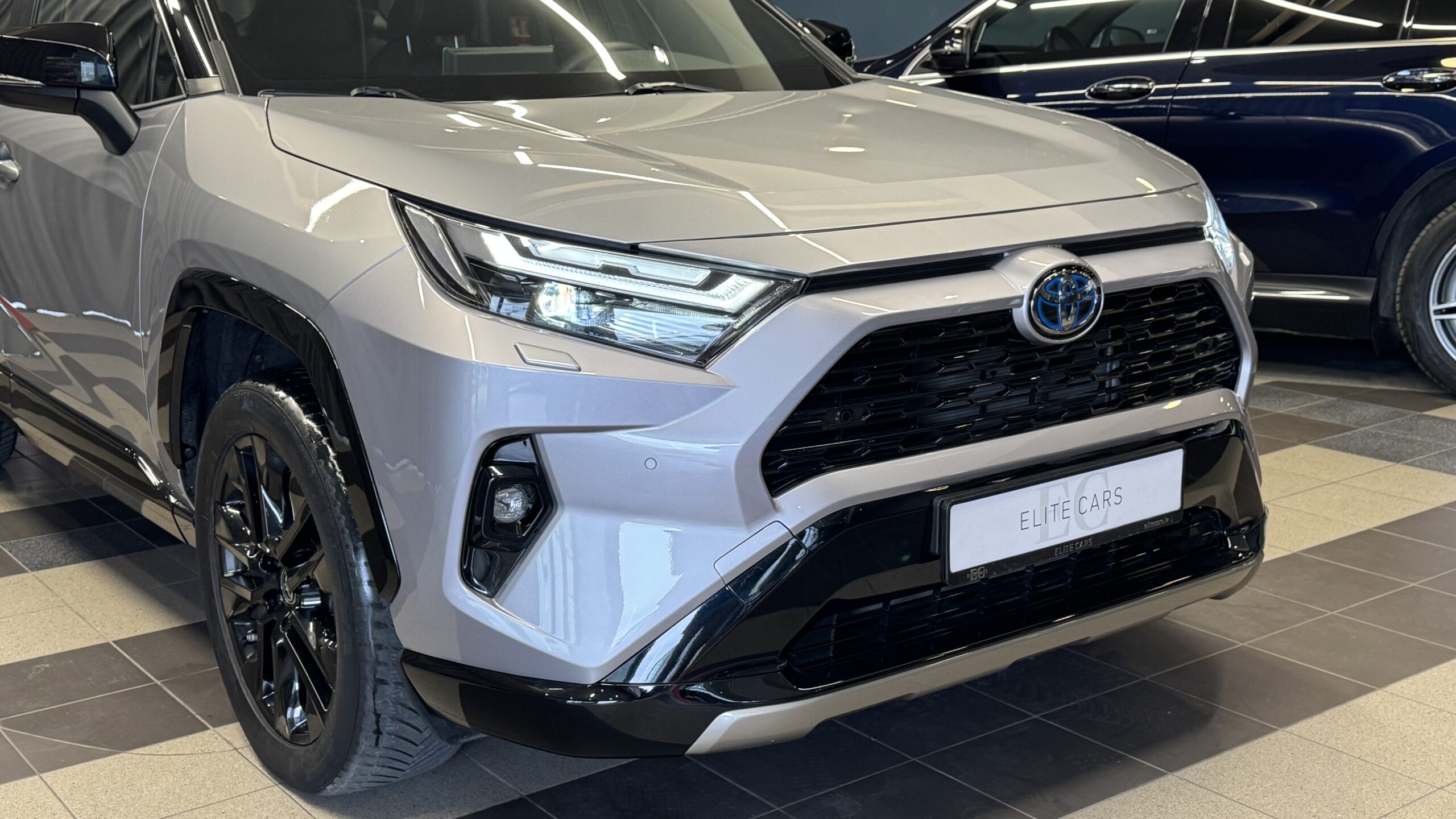 Car image 8