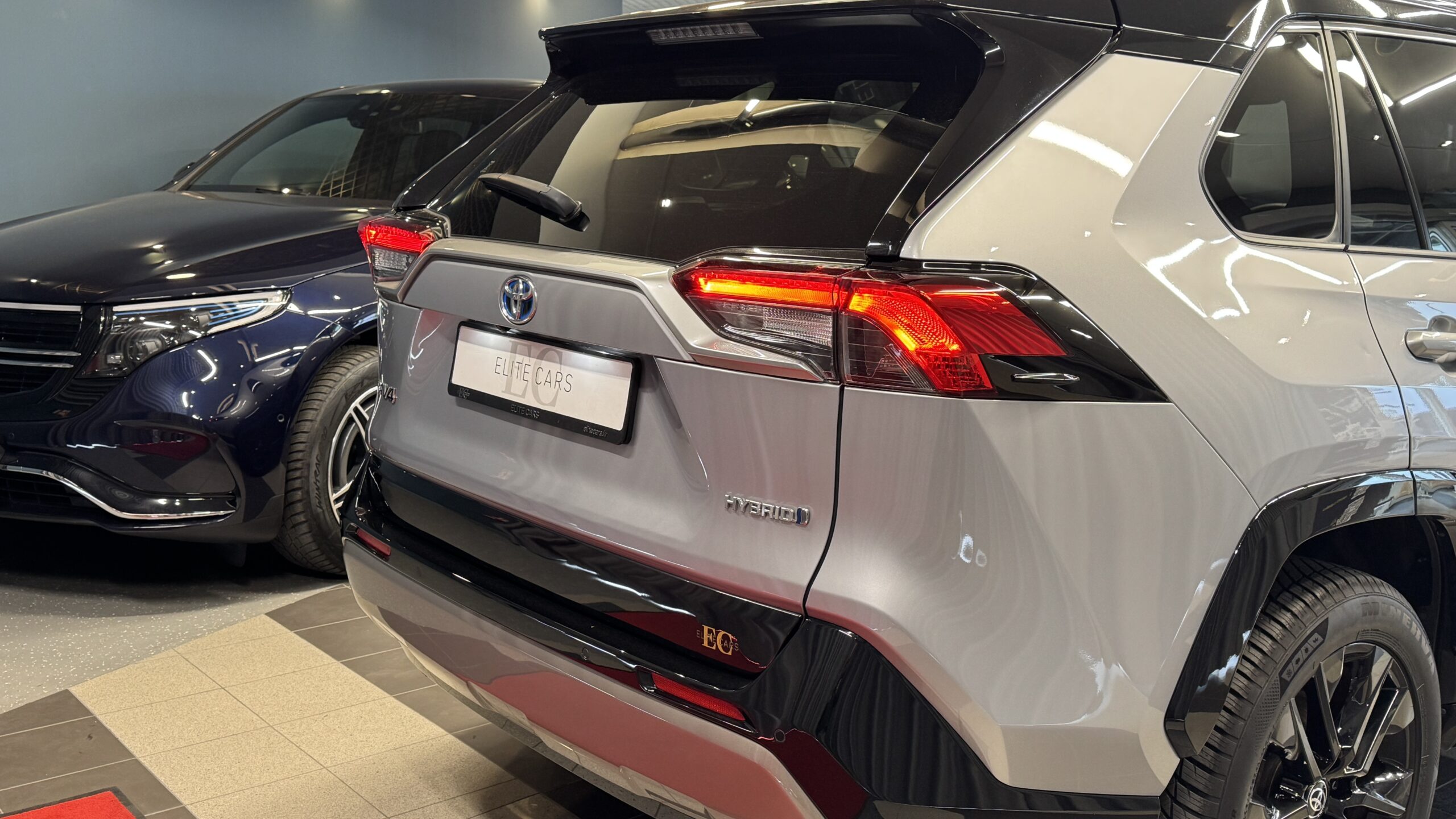 Car image 9