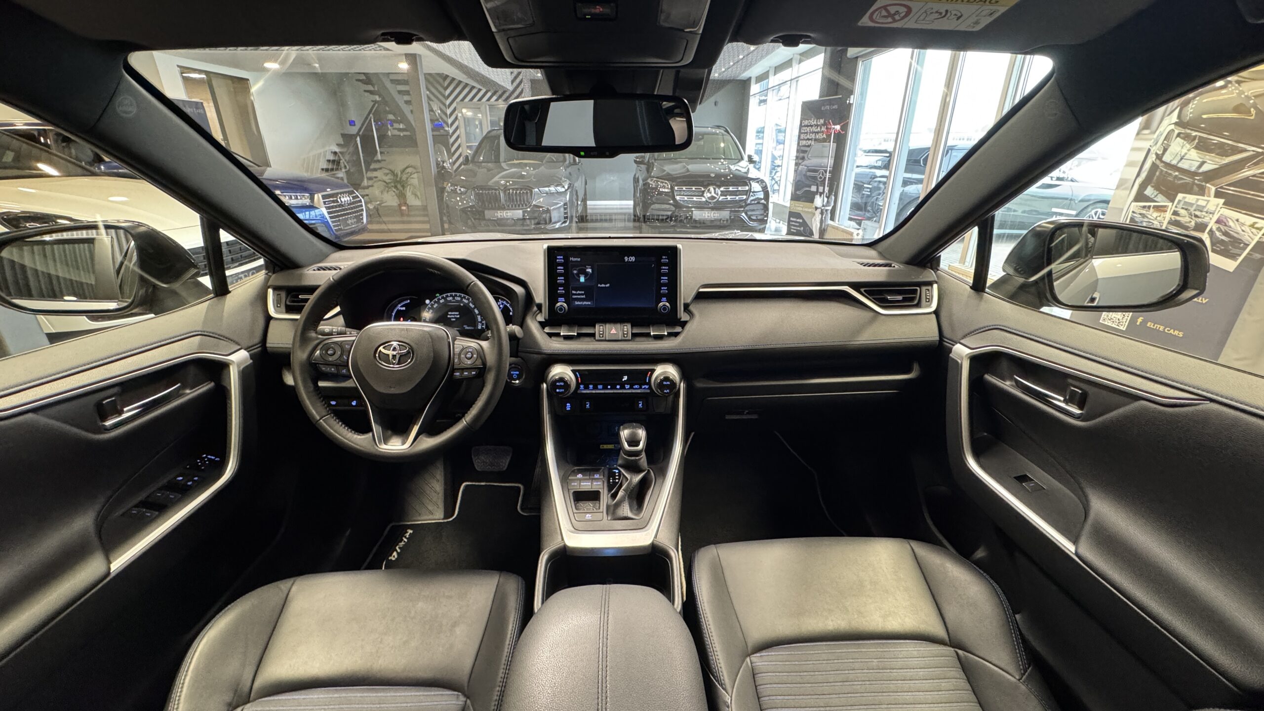 Car image 14