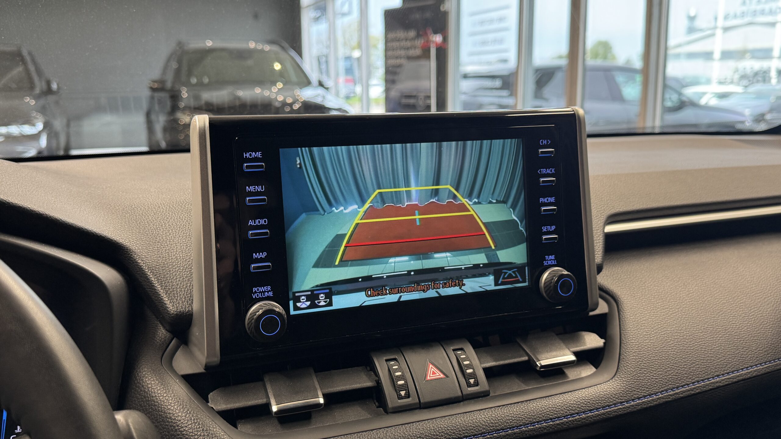 Car image 19