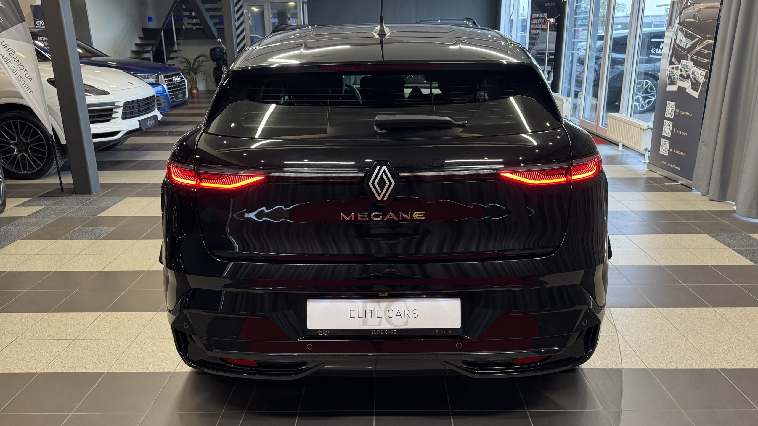 Car image 8