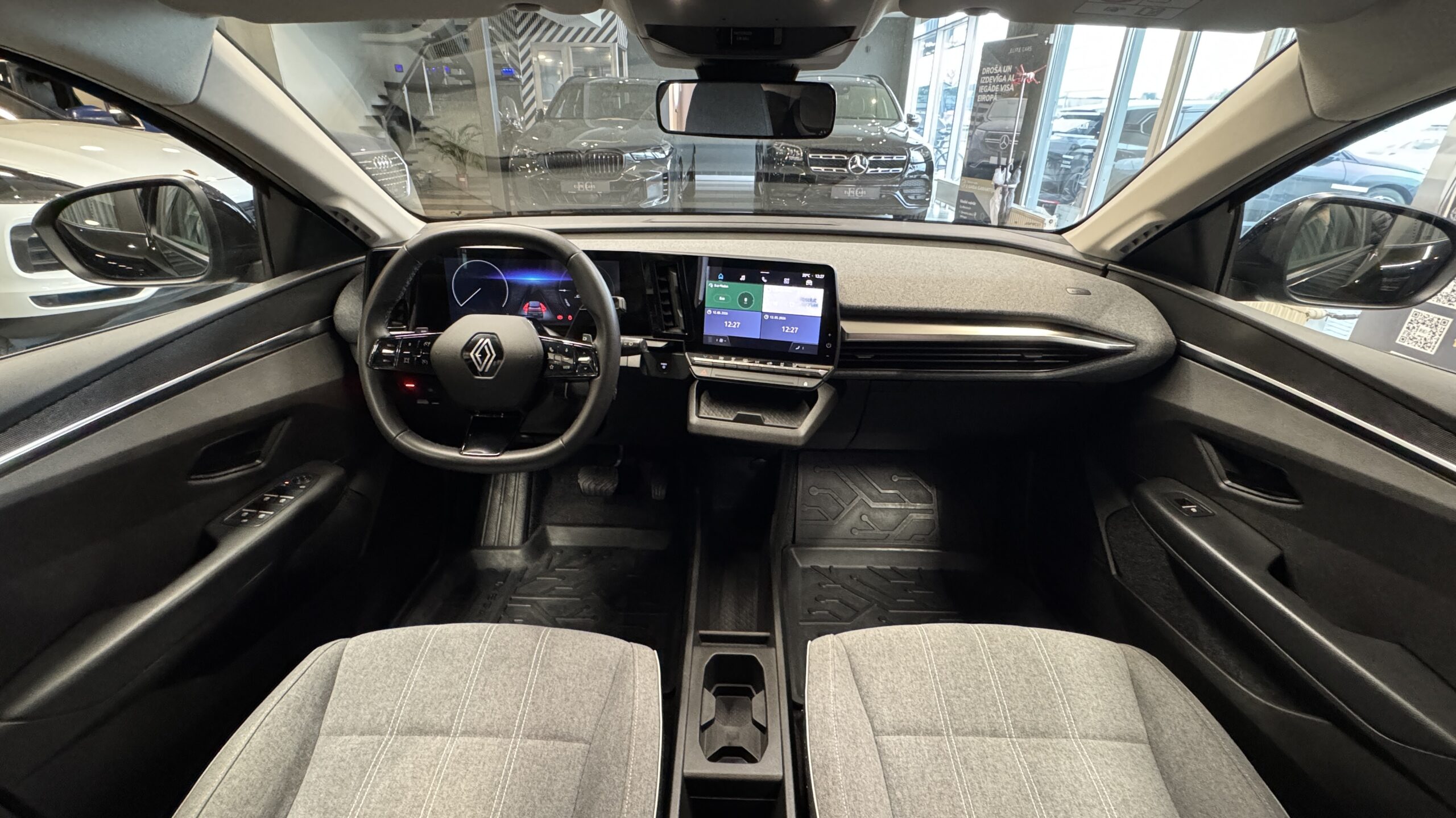 Car image 13