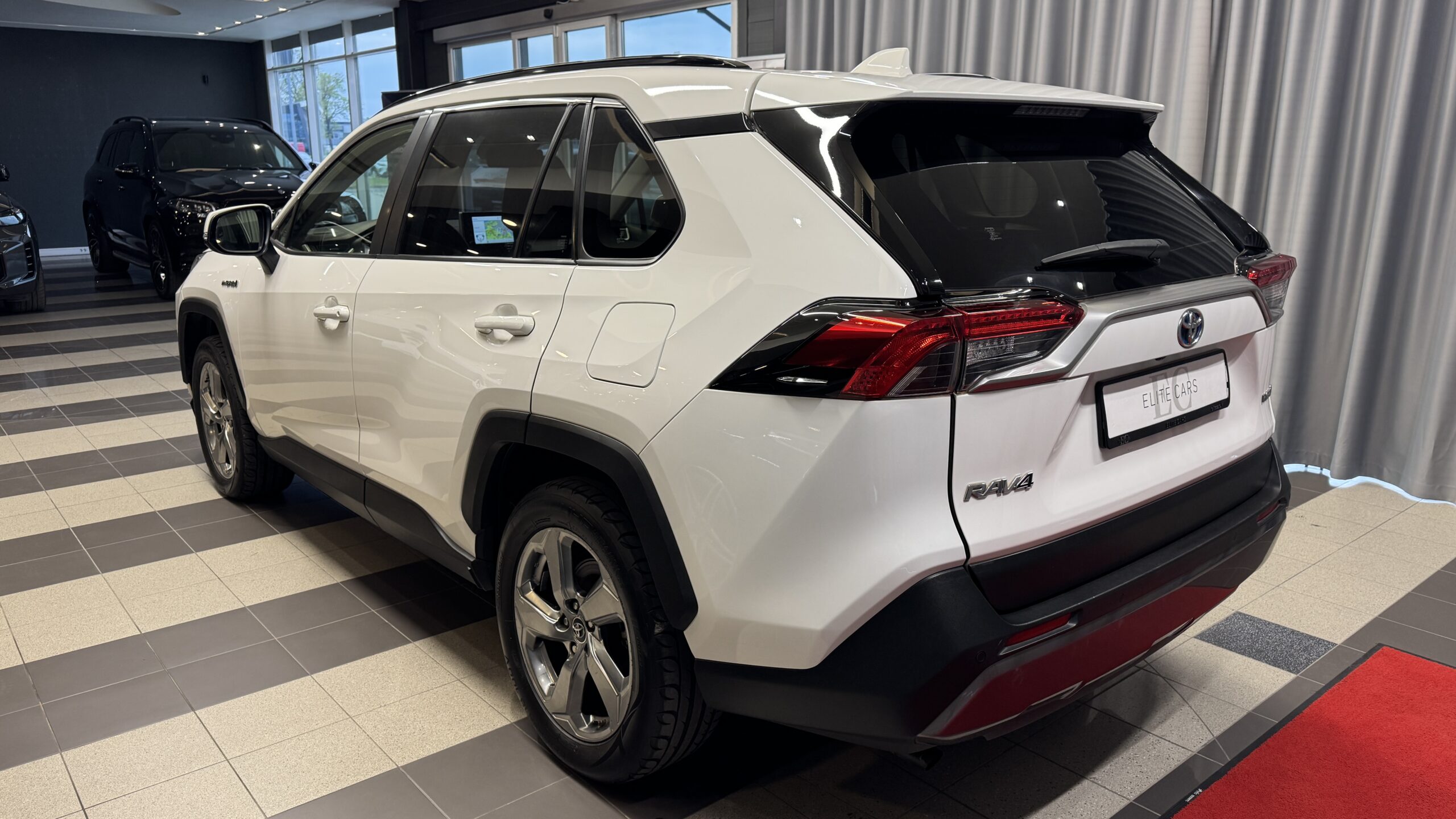 Car image 6