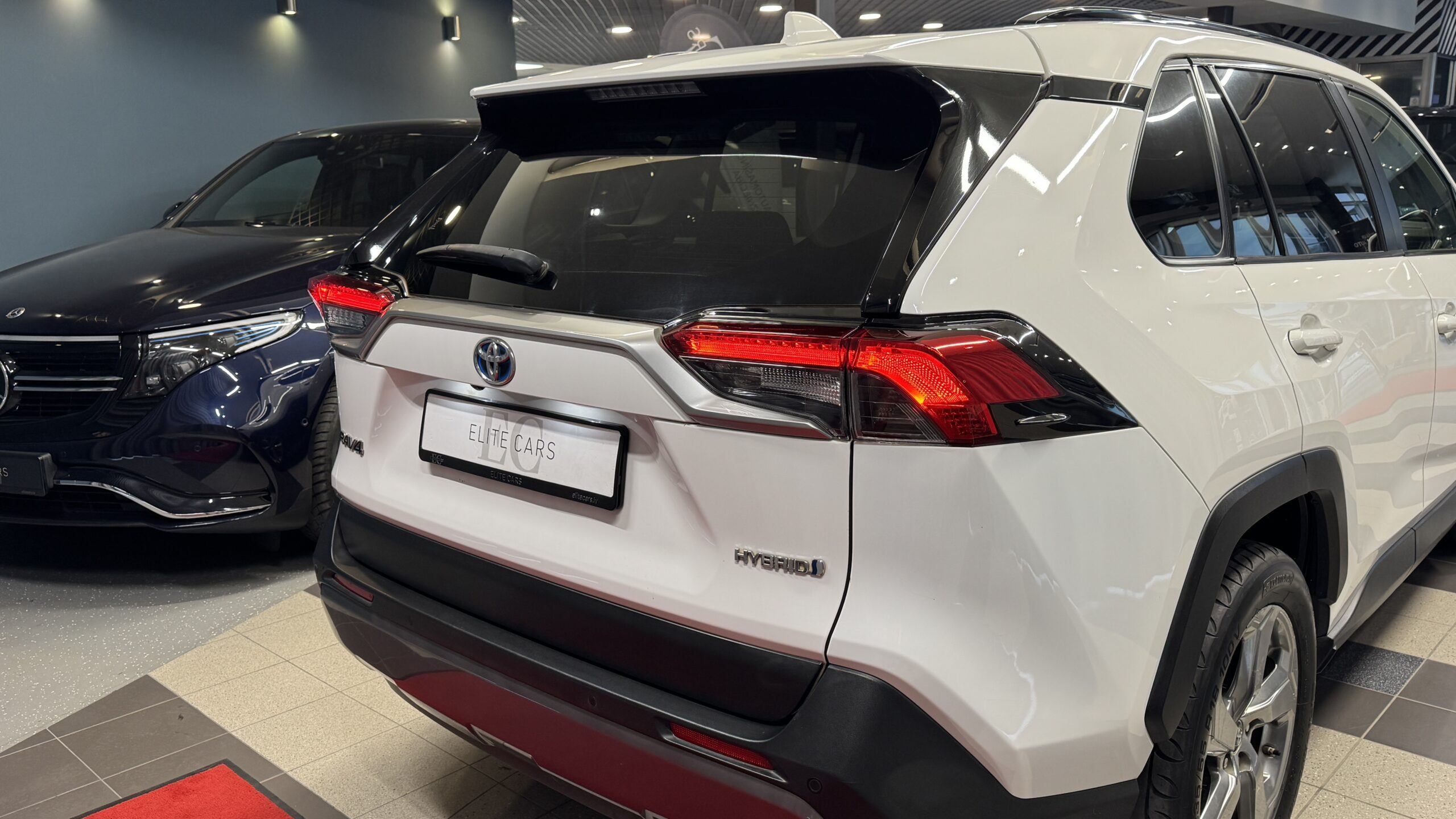 Car image 9