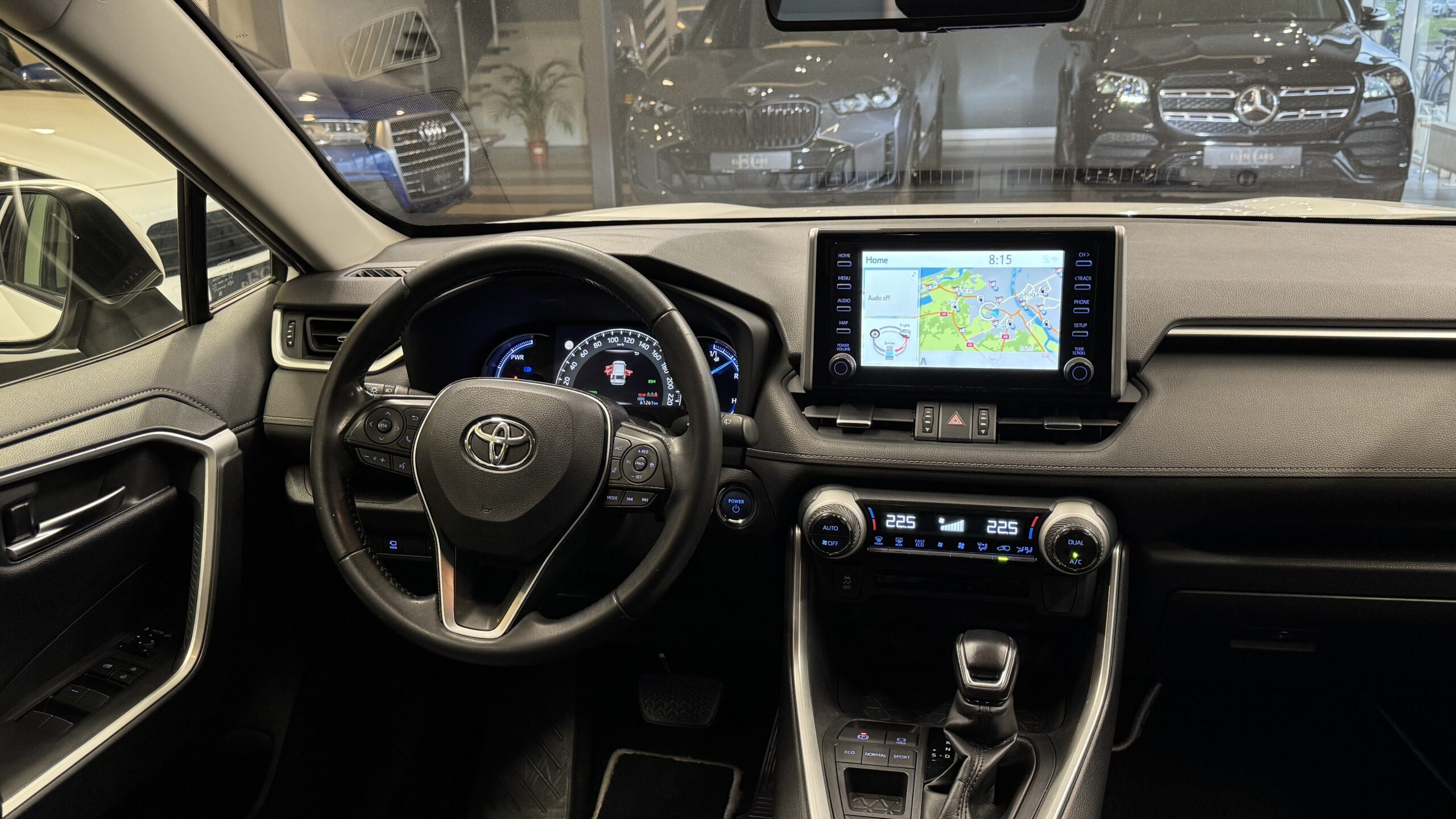 Car image 14