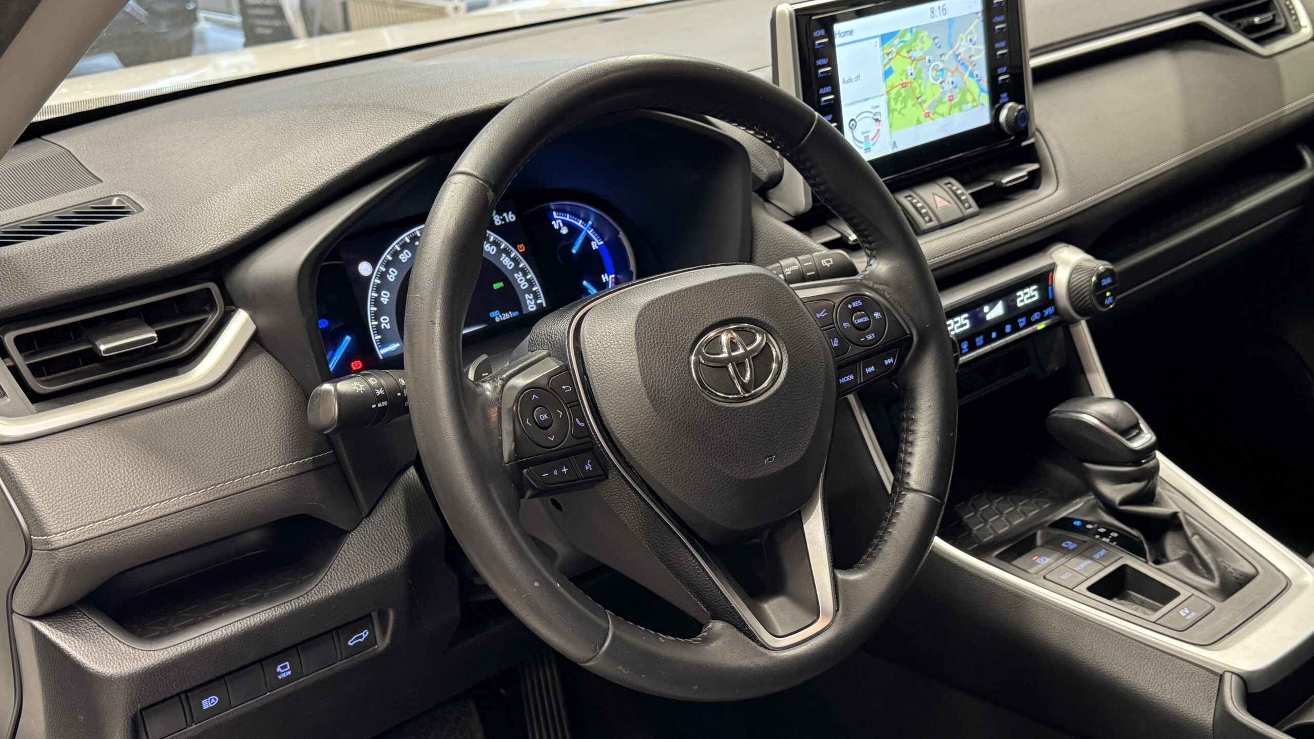 Car image 17