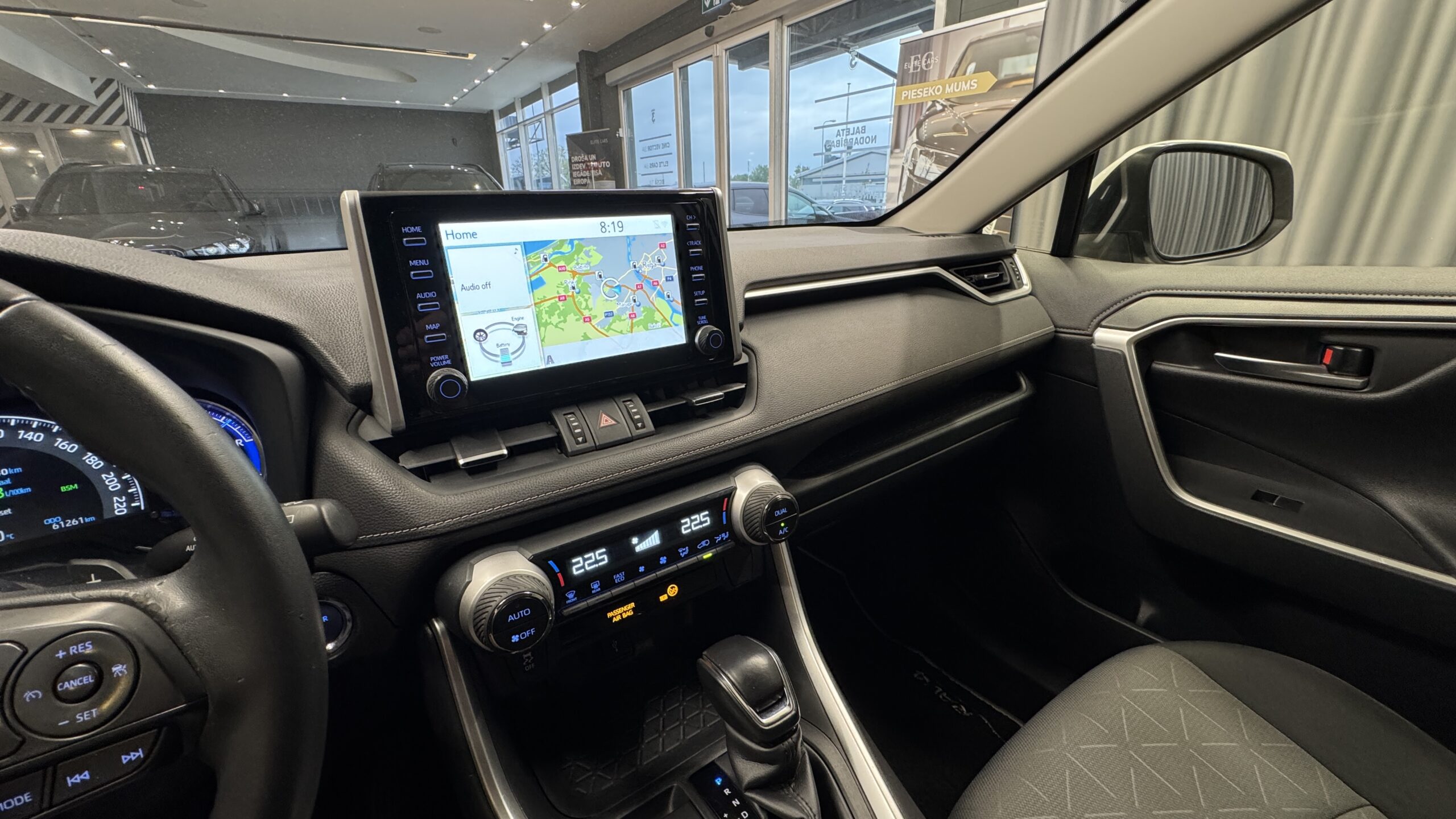 Car image 24