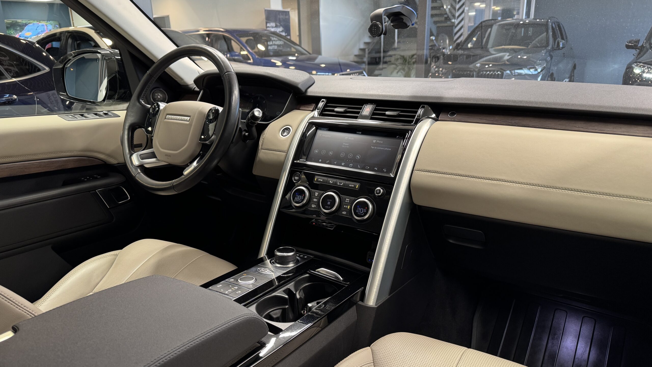 Car image 13