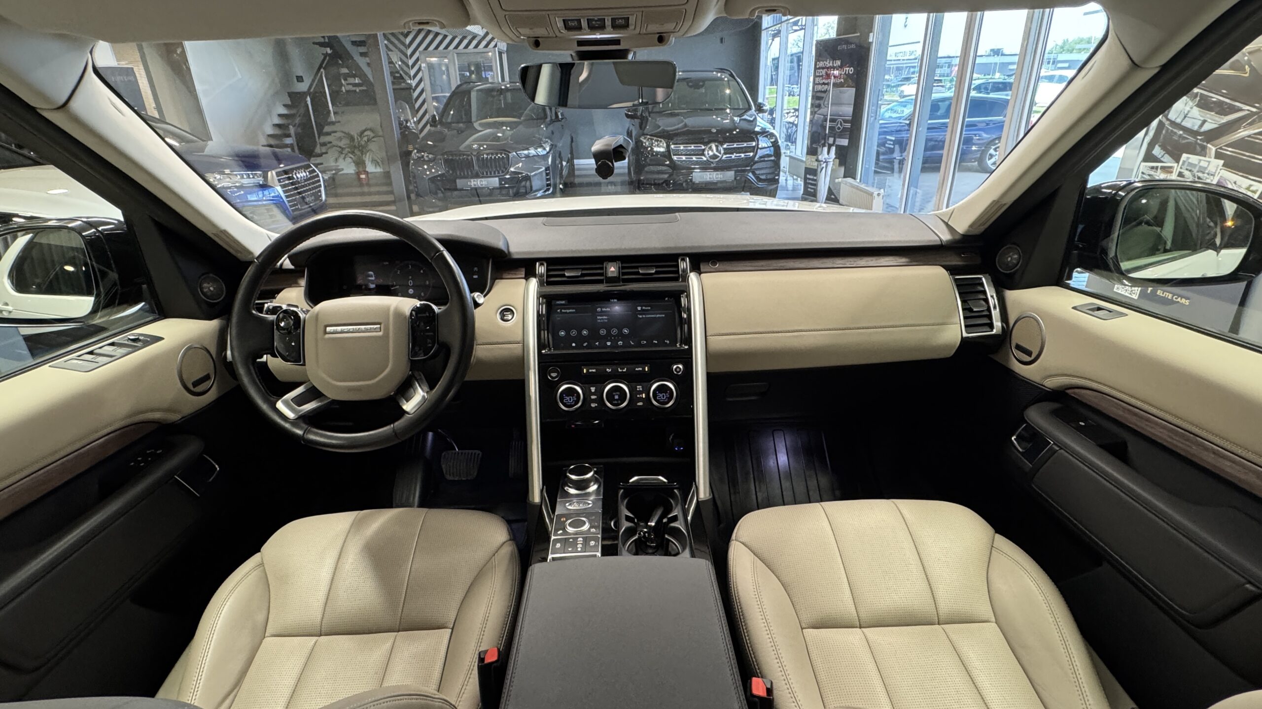 Car image 15