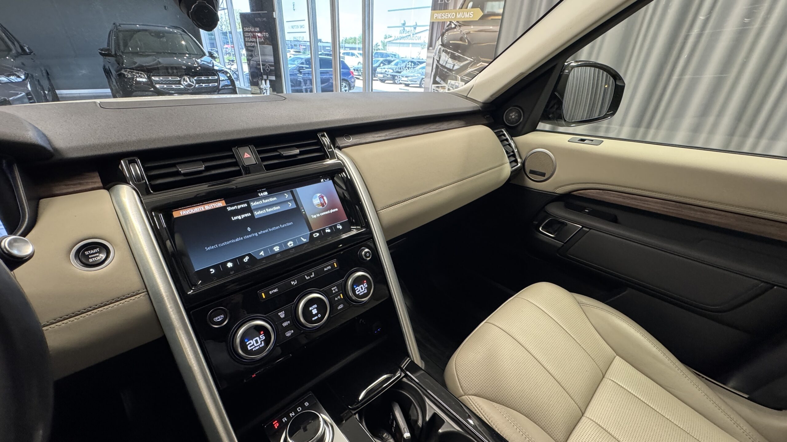 Car image 25