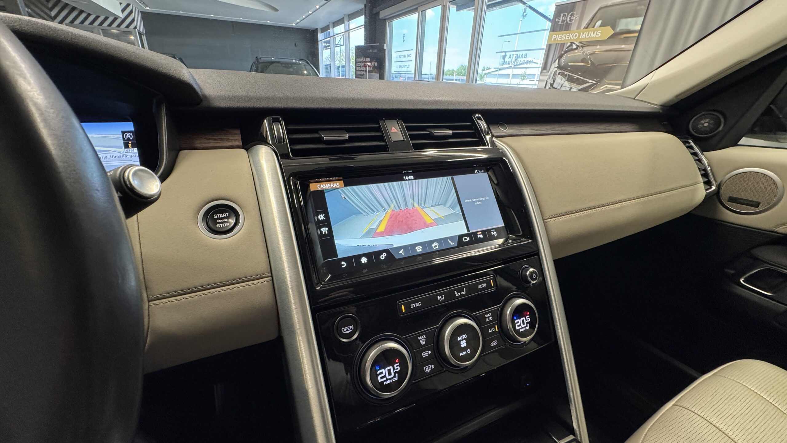Car image 26
