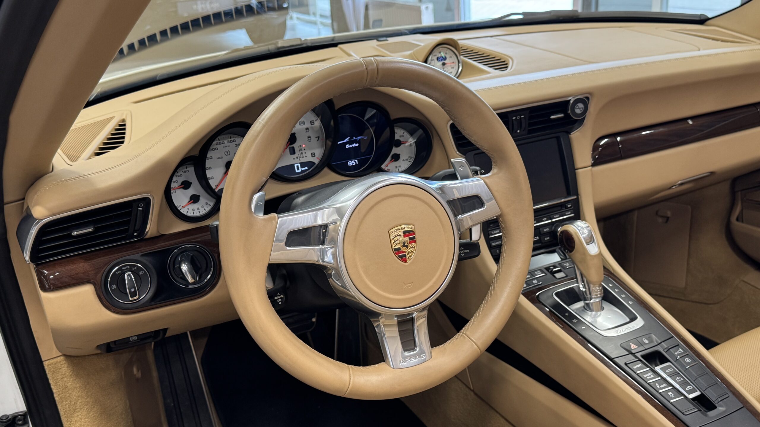 Car image 17