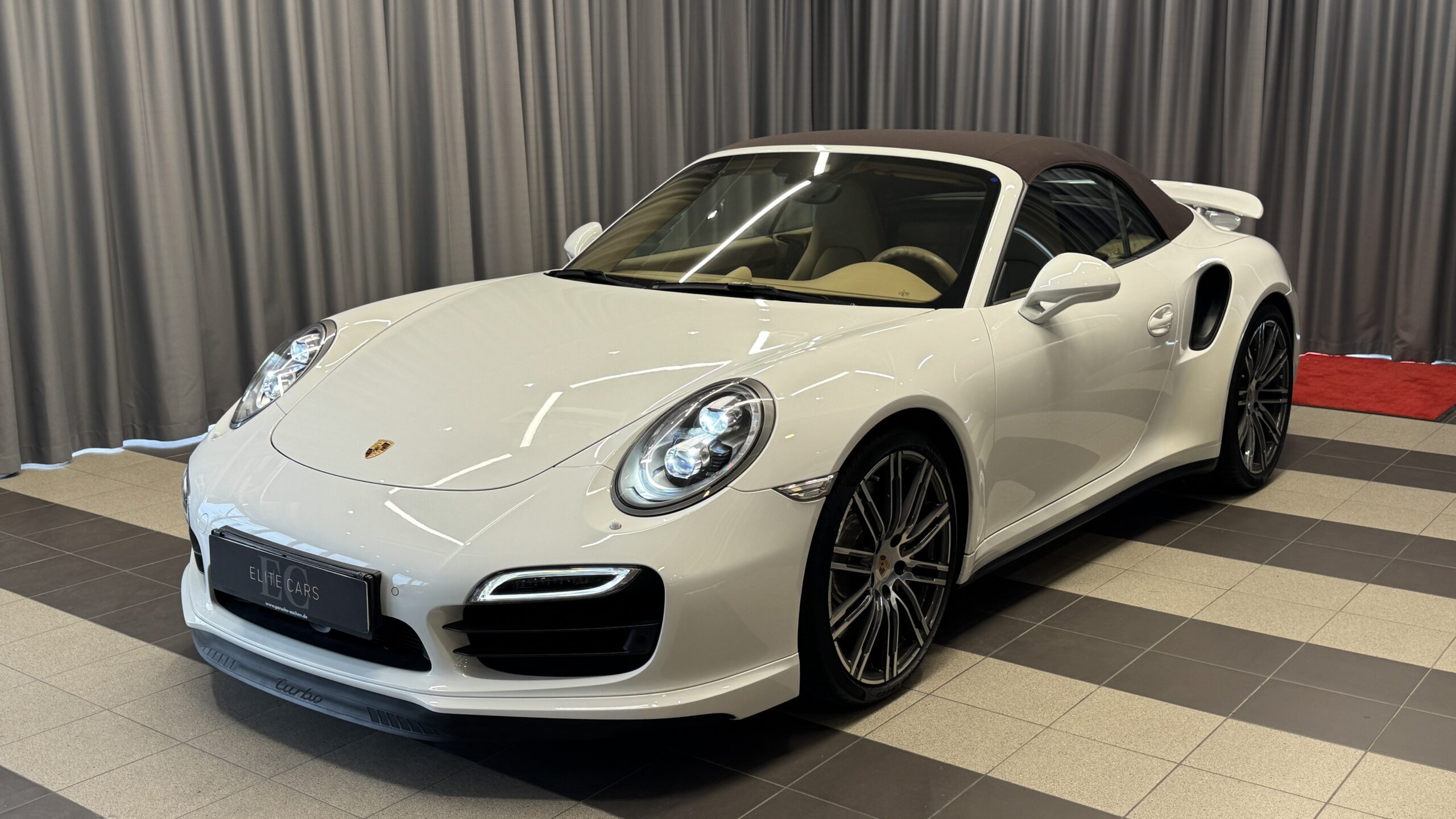 Car image 24