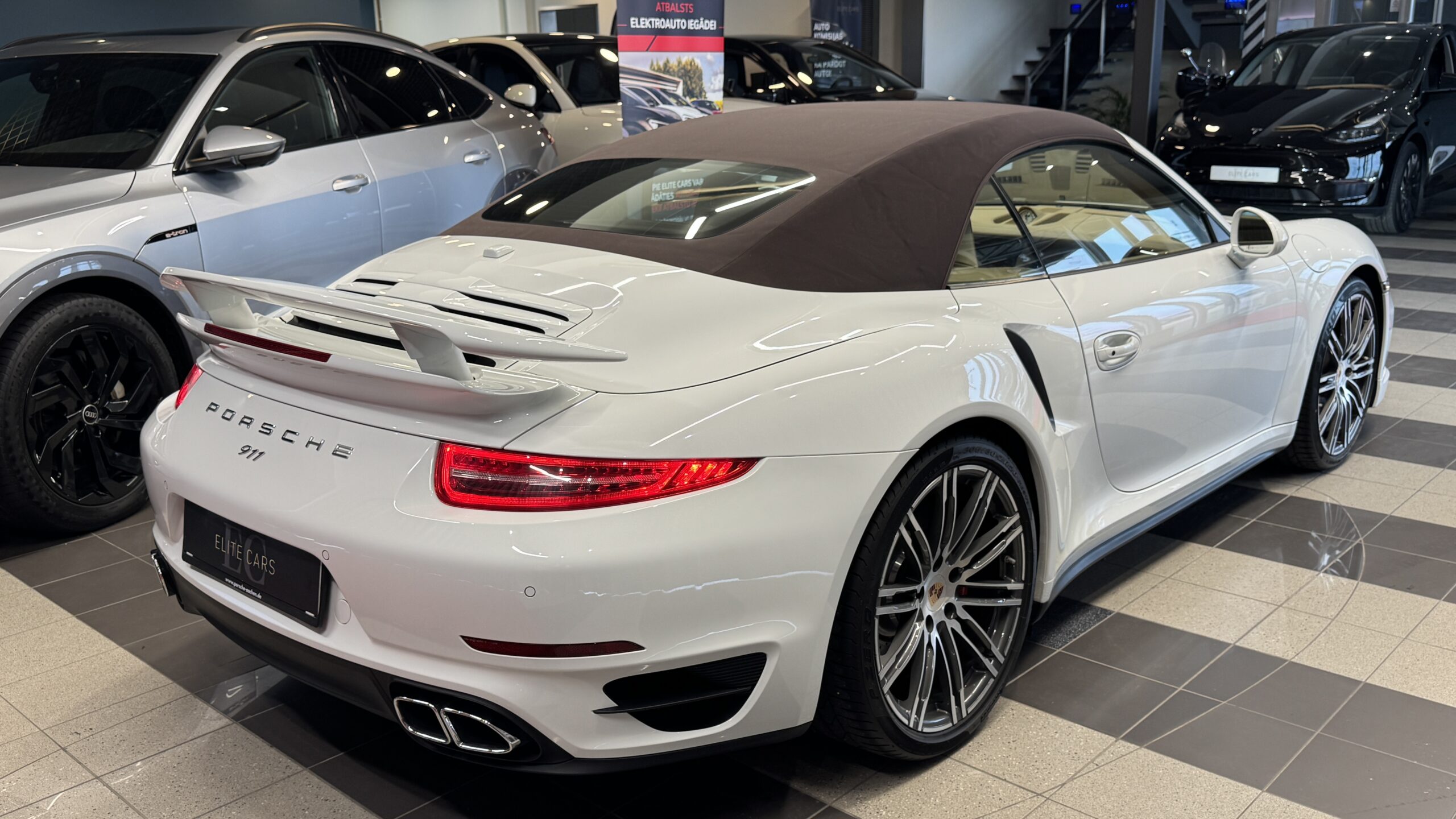 Car image 25