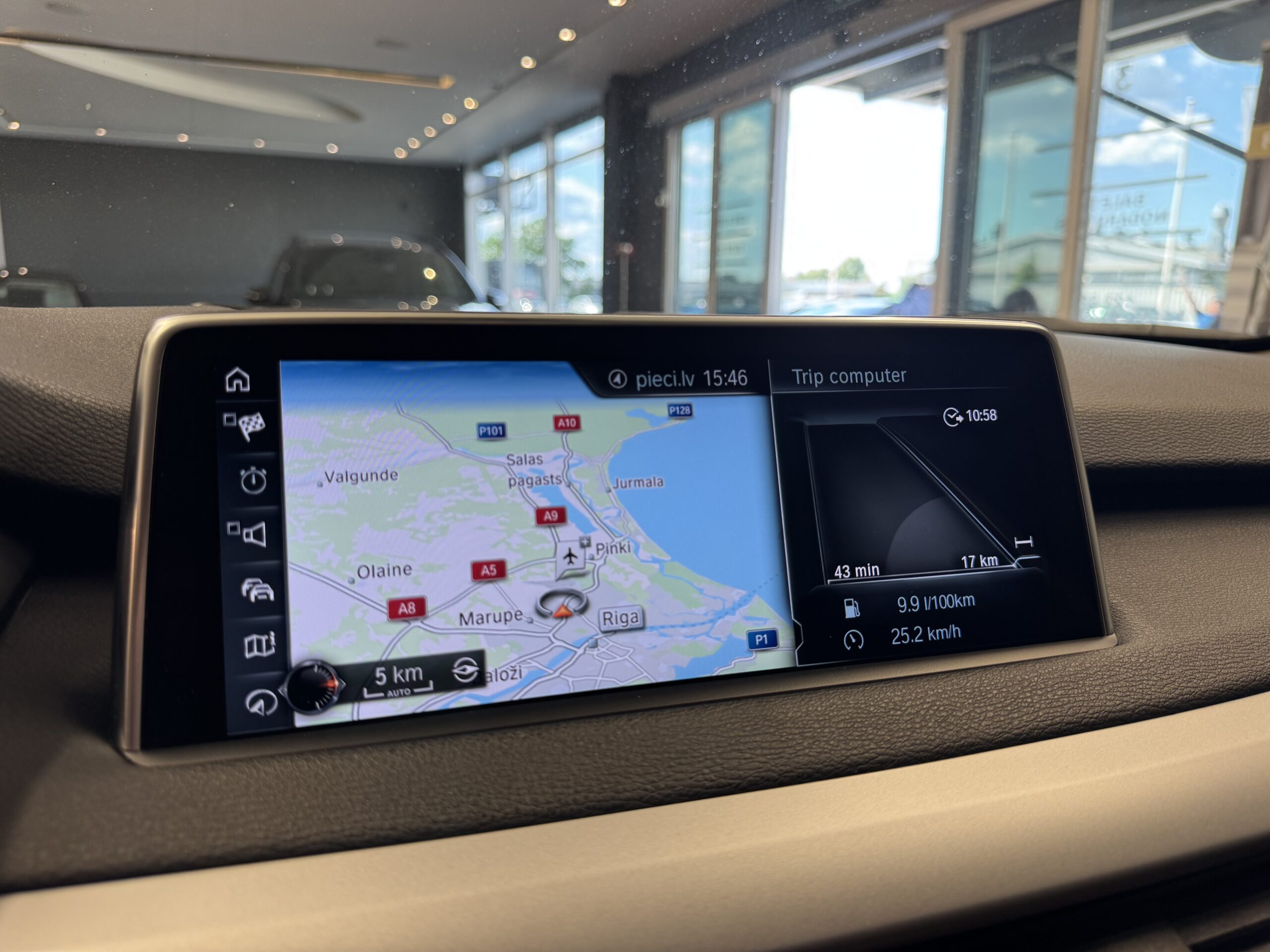 Car image 16