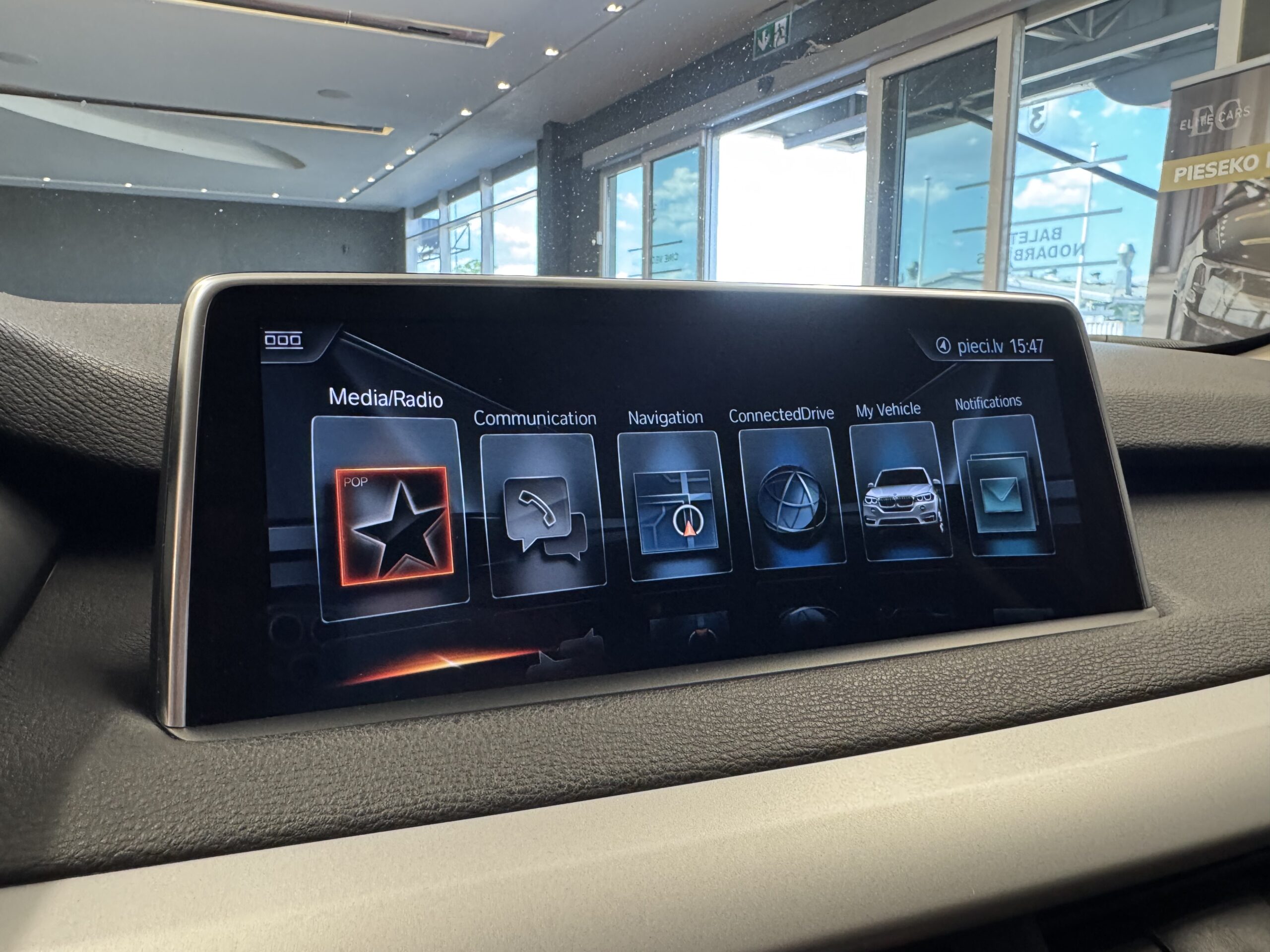 Car image 15
