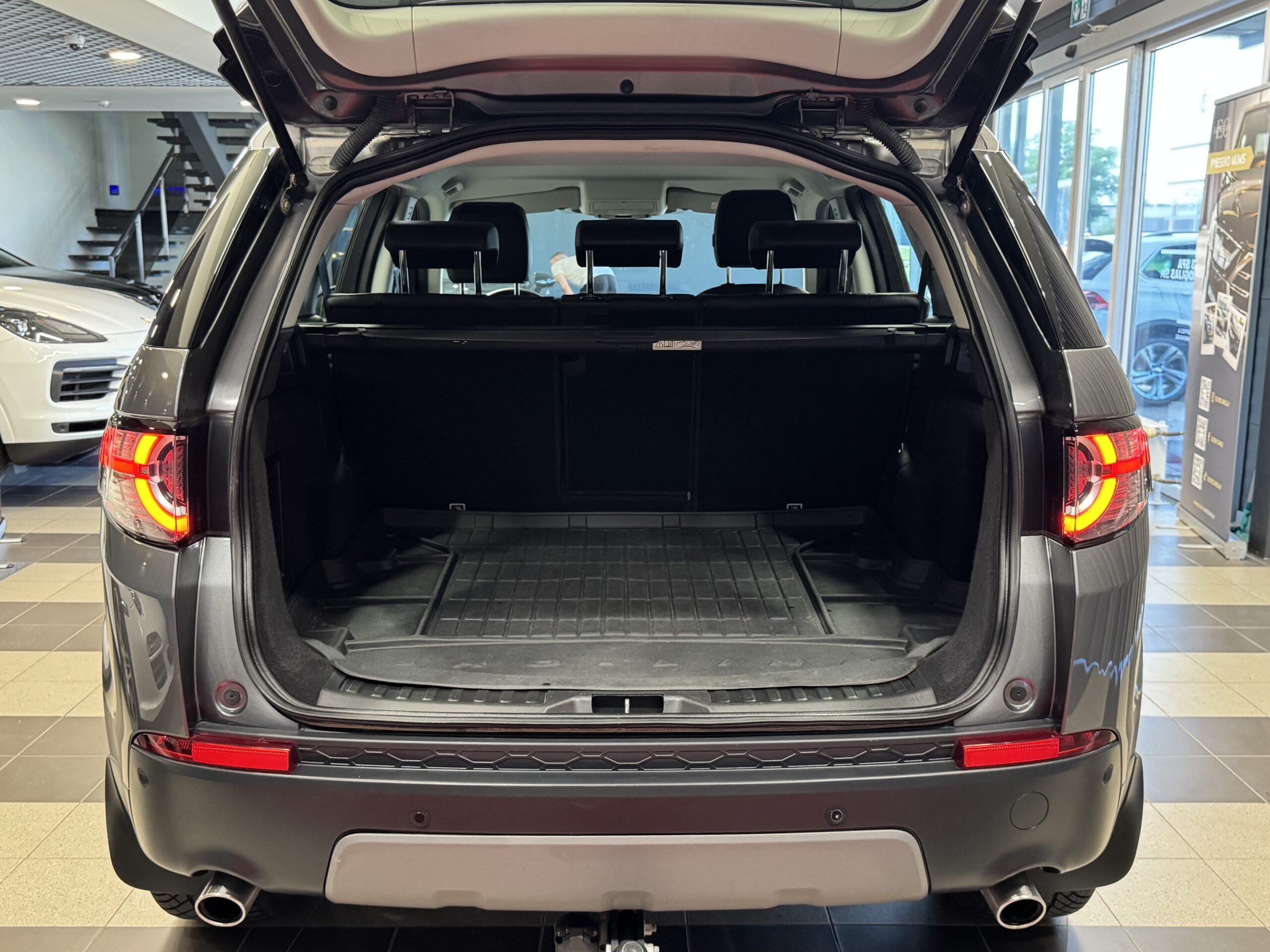 Car image 7