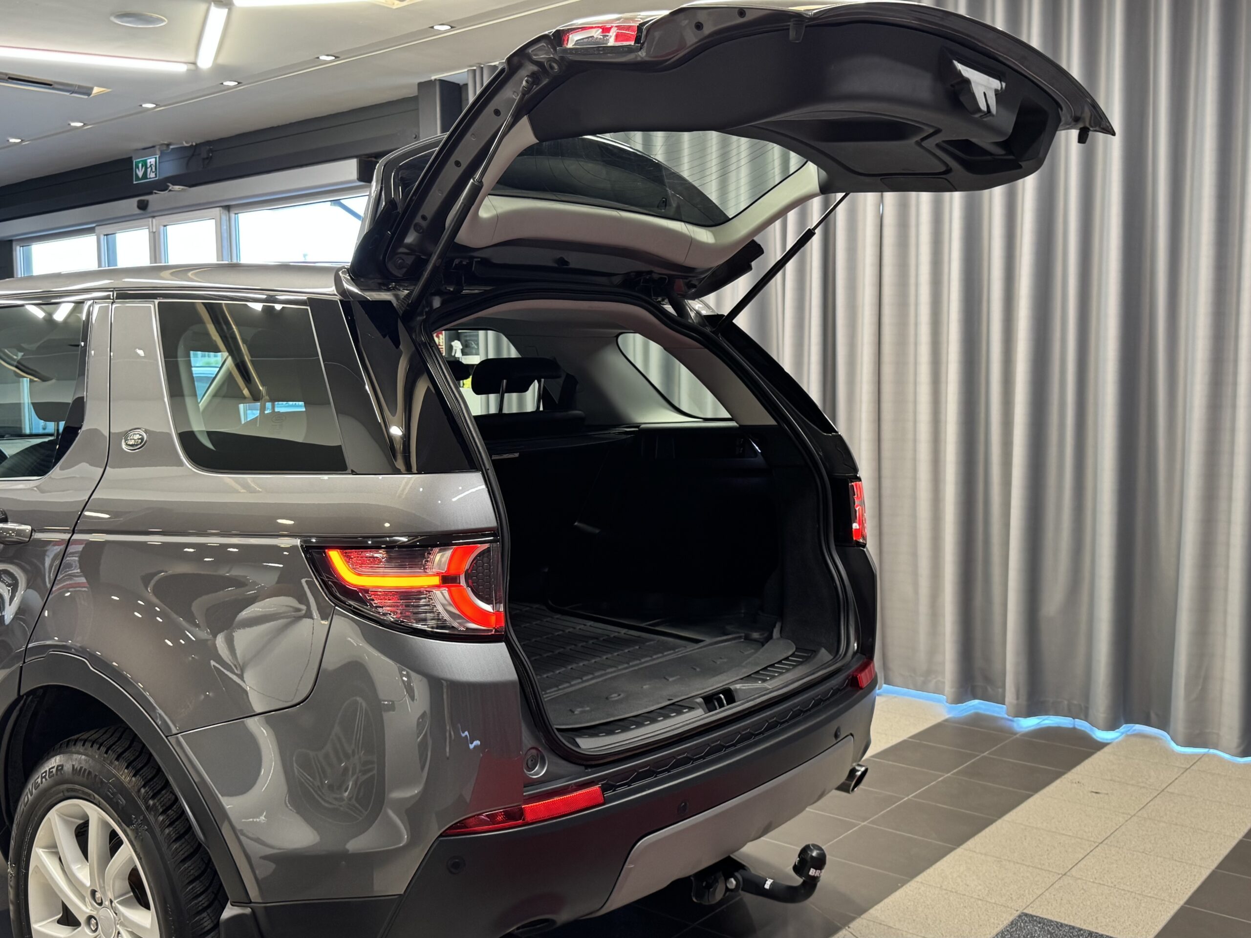 Car image 8
