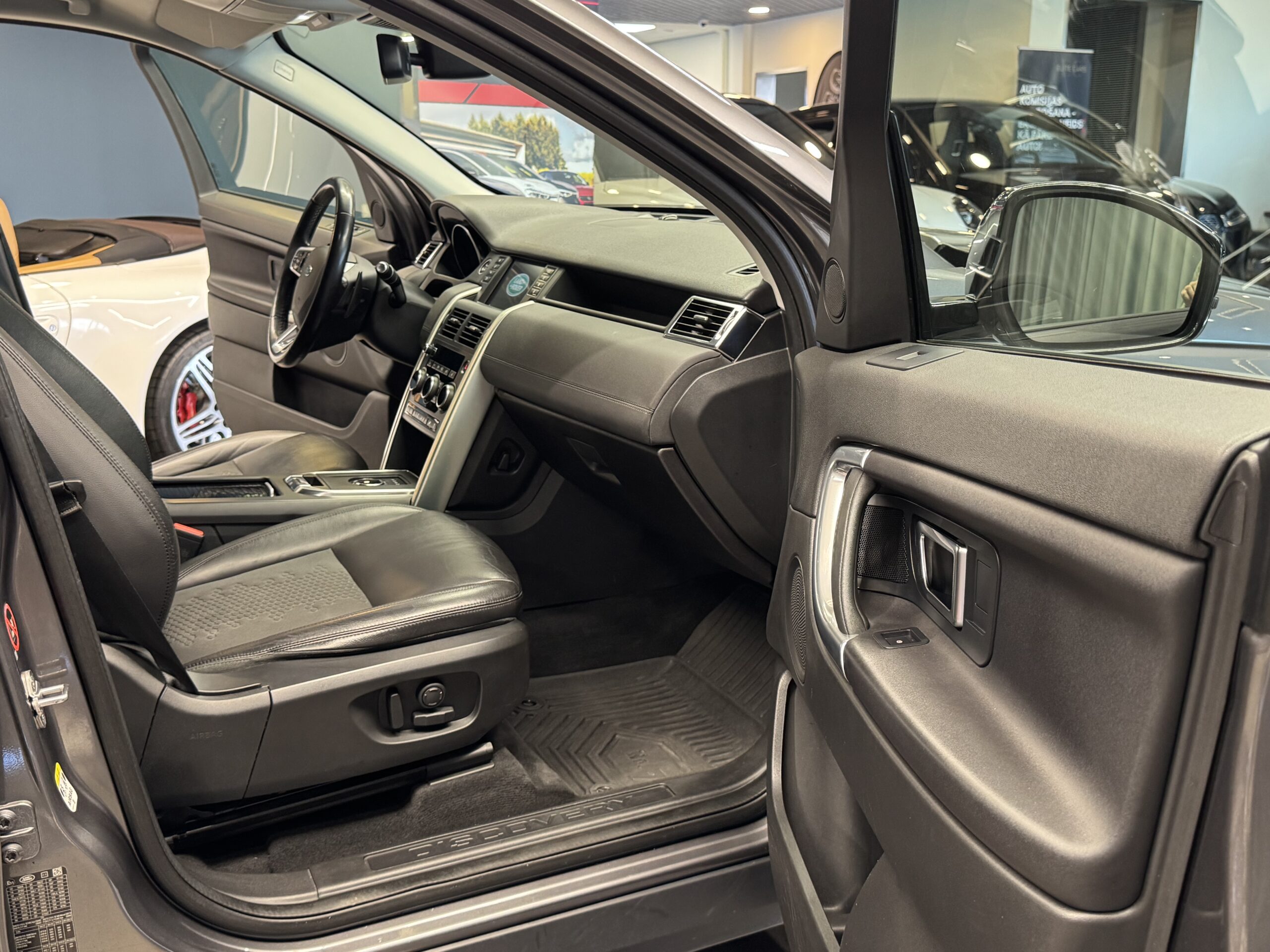 Car image 20