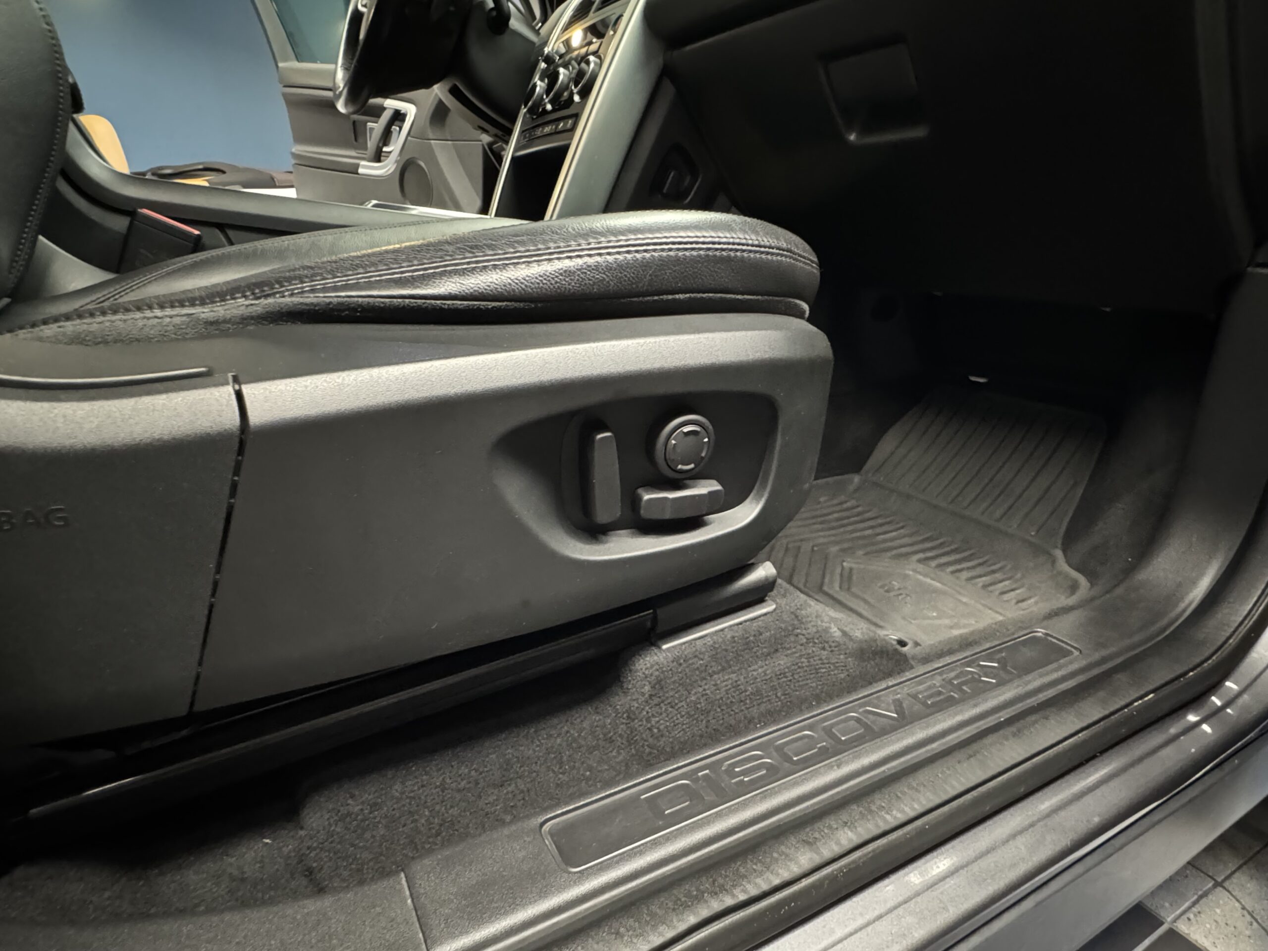 Car image 19